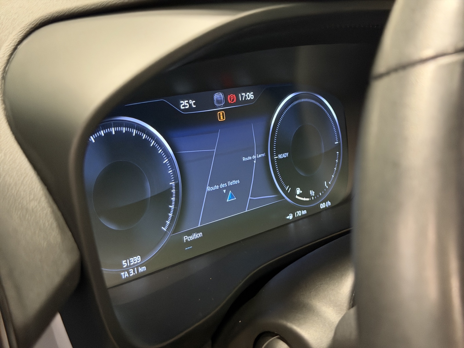 VOLVO XC40 T4 PHEV Plus Dark DCT-image-12