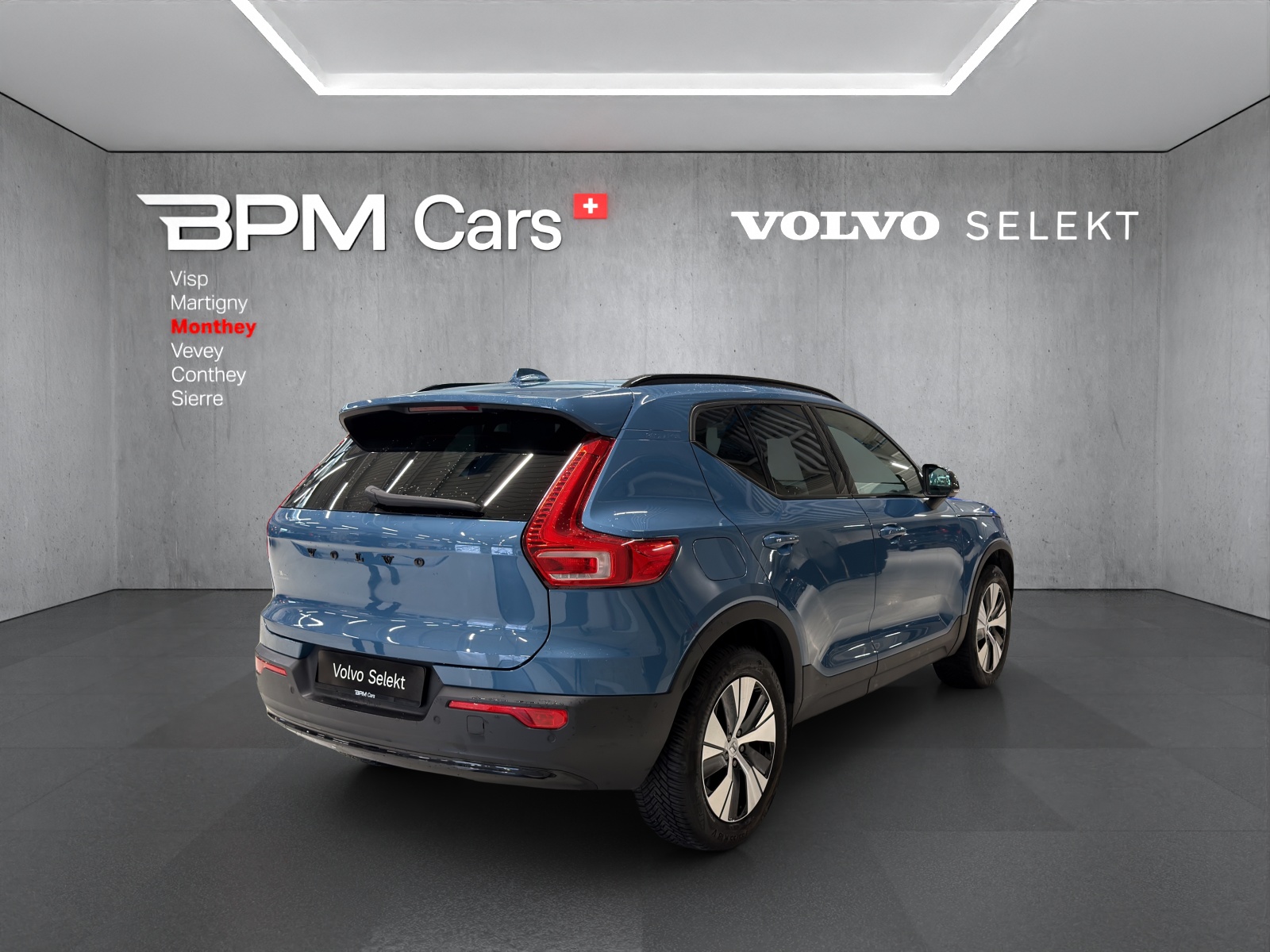VOLVO XC40 T4 PHEV Plus Dark DCT-showroom-element-3