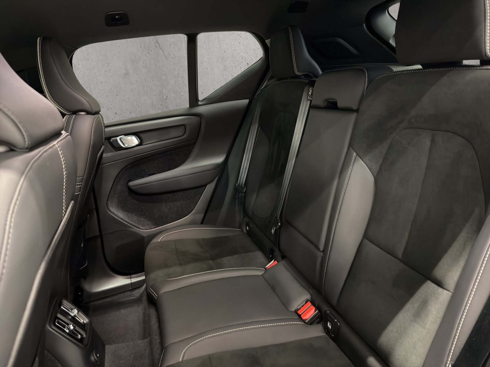 VOLVO XC40 T4 PHEV Plus Dark DCT-image-14