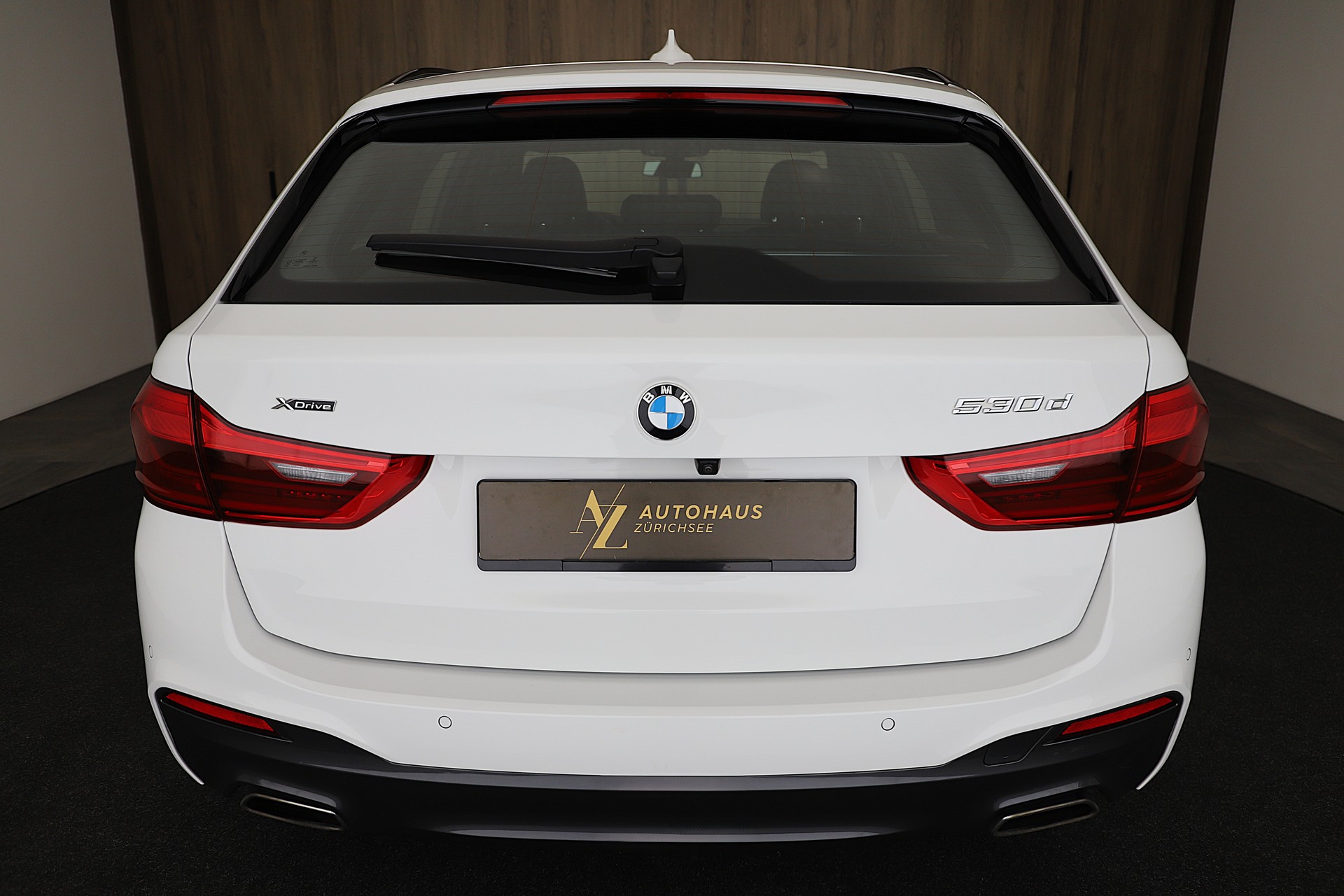 BMW 530d xDrive Touring M Sport Steptronic-image-3