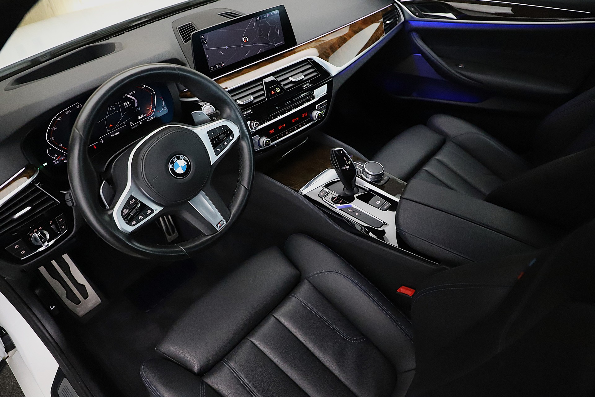 BMW 530d xDrive Touring M Sport Steptronic-image-4