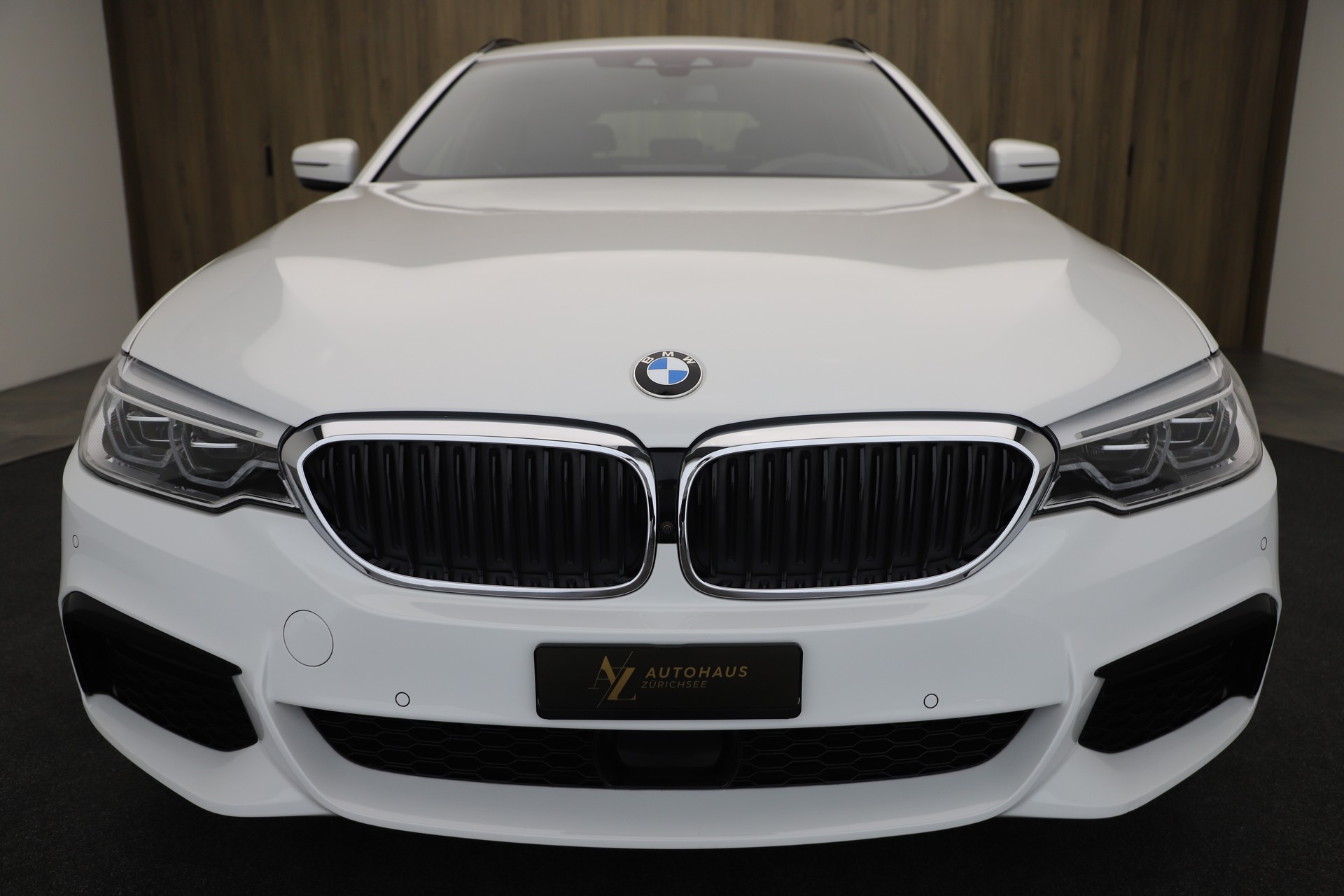 BMW 530d xDrive Touring M Sport Steptronic-image-1
