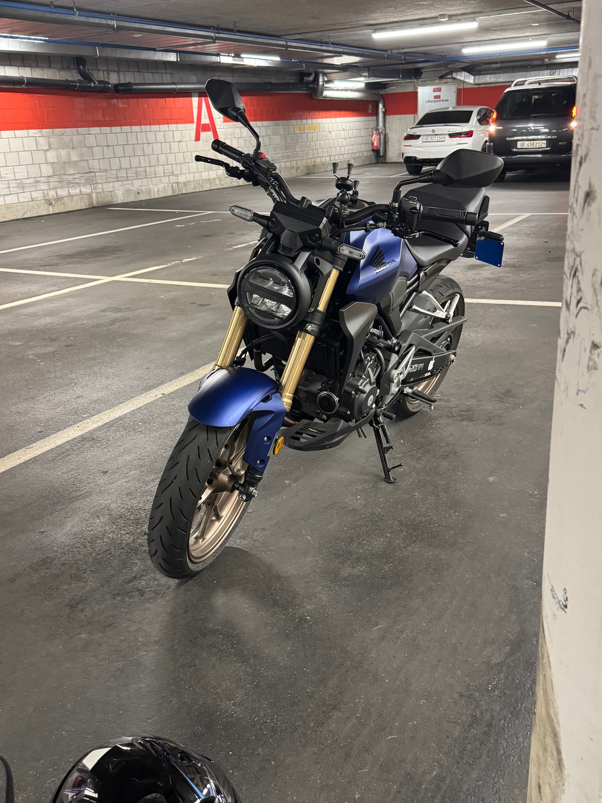 HONDA CB 300-image-1