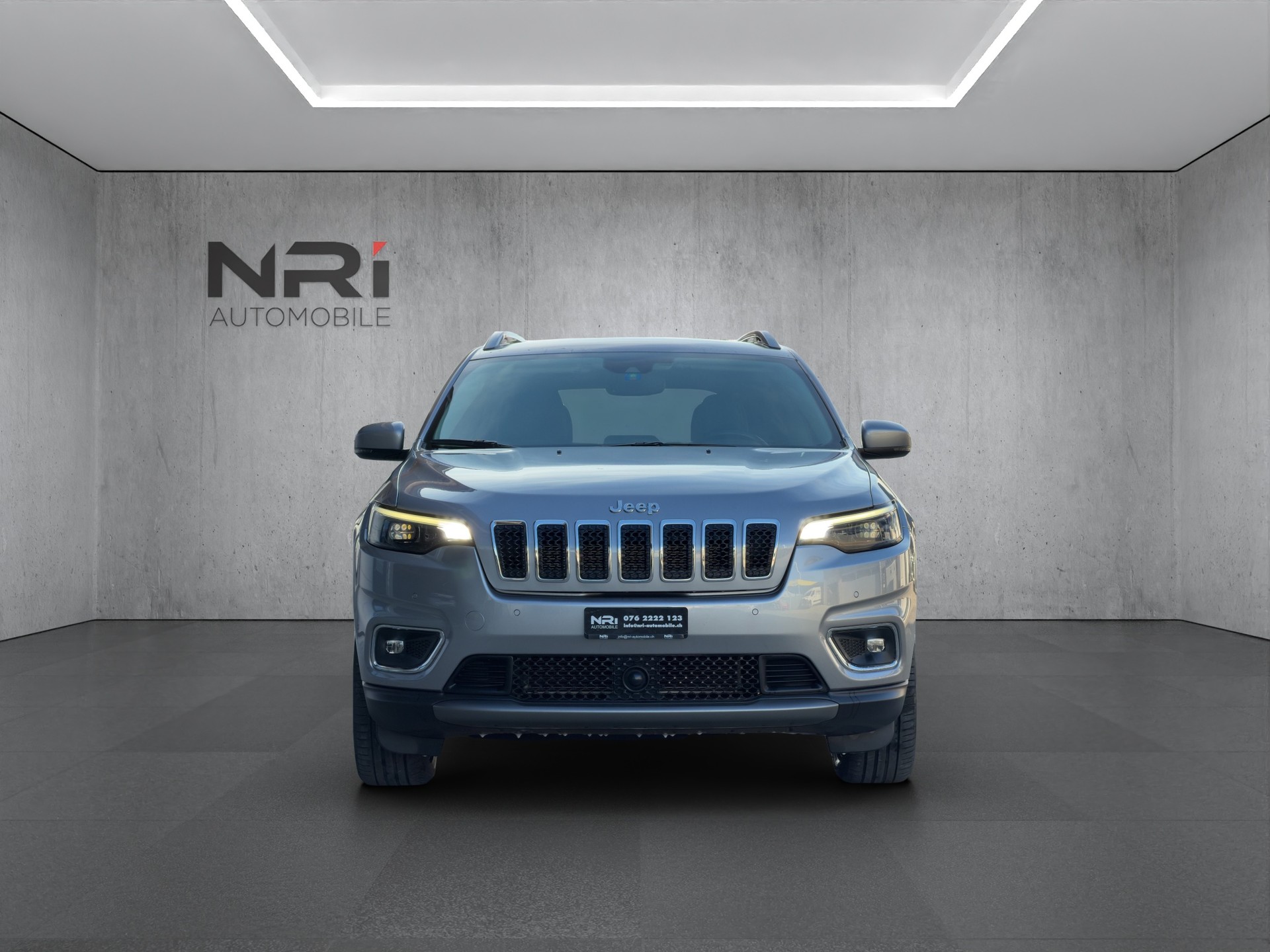 JEEP Cherokee 2.0 T Limited AWD-showroom-element-1