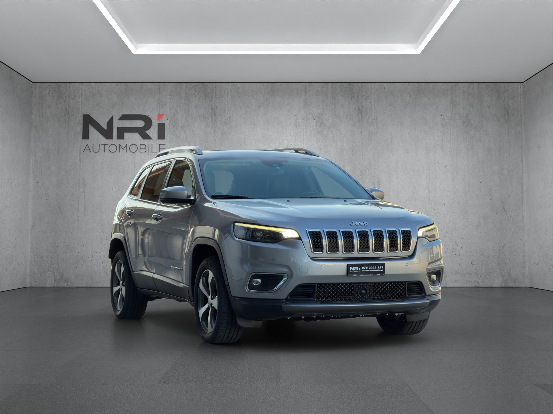 JEEP Cherokee 2.0 T Limited AWD-showroom-element-2