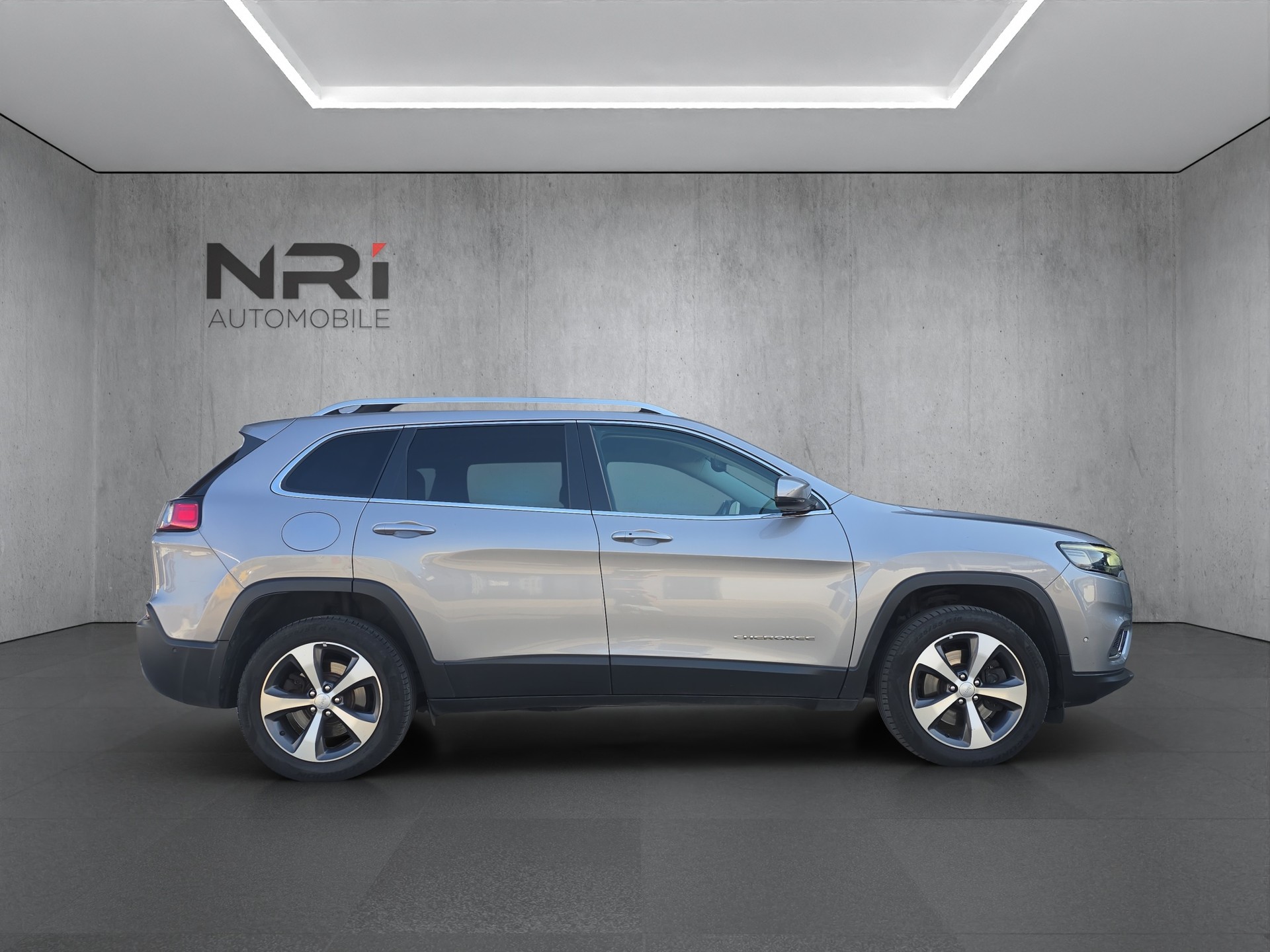 JEEP Cherokee 2.0 T Limited AWD-showroom-element-3