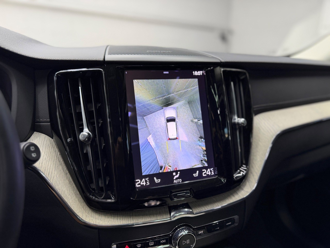 VOLVO XC60 T6 eAWD Inscription | Schiebedach | Harman/Kardon | 360° Kamera-image-14
