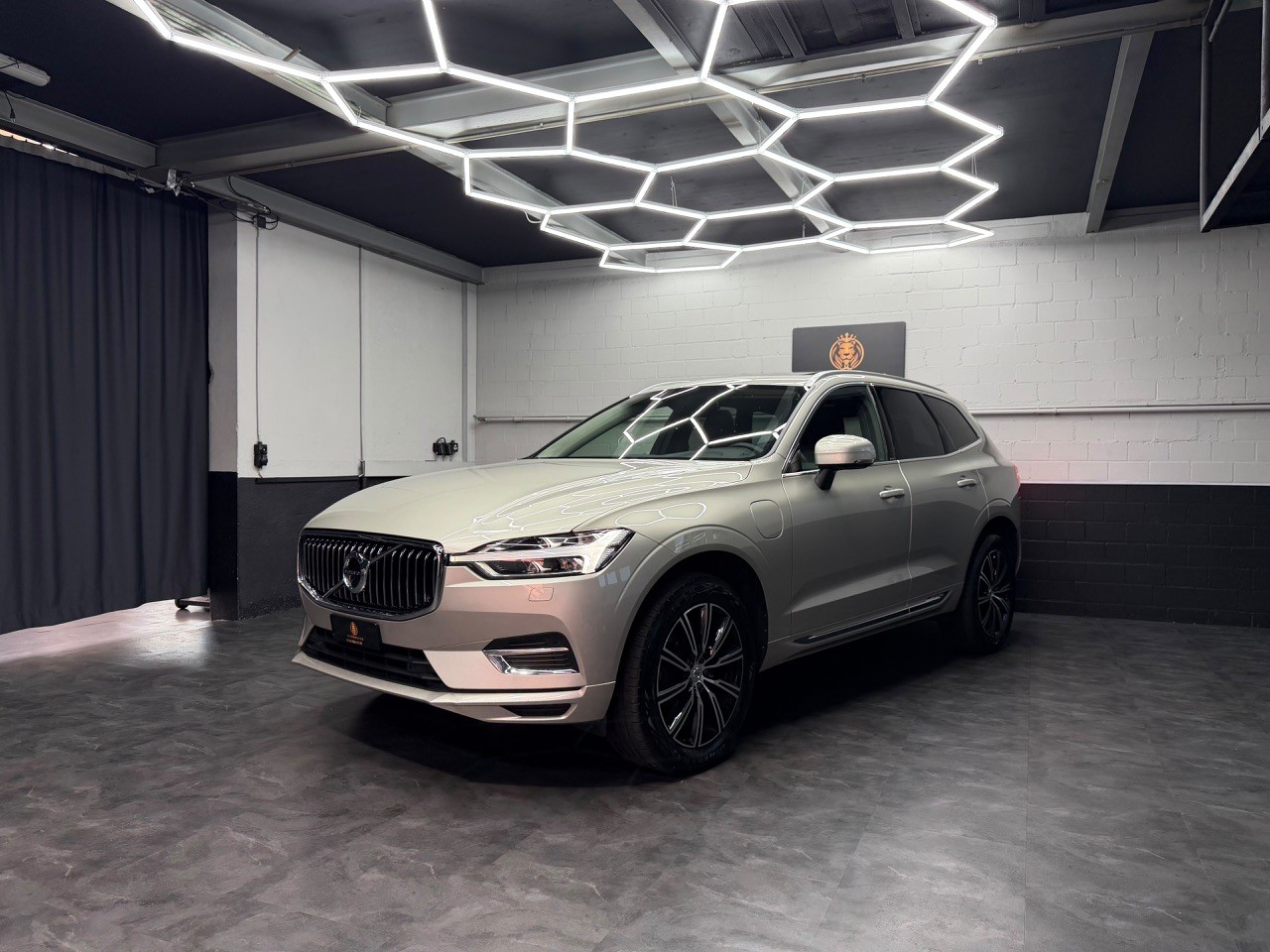 VOLVO XC60 T6 eAWD Inscription | Schiebedach | Harman/Kardon | 360° Kamera-showroom-element-2