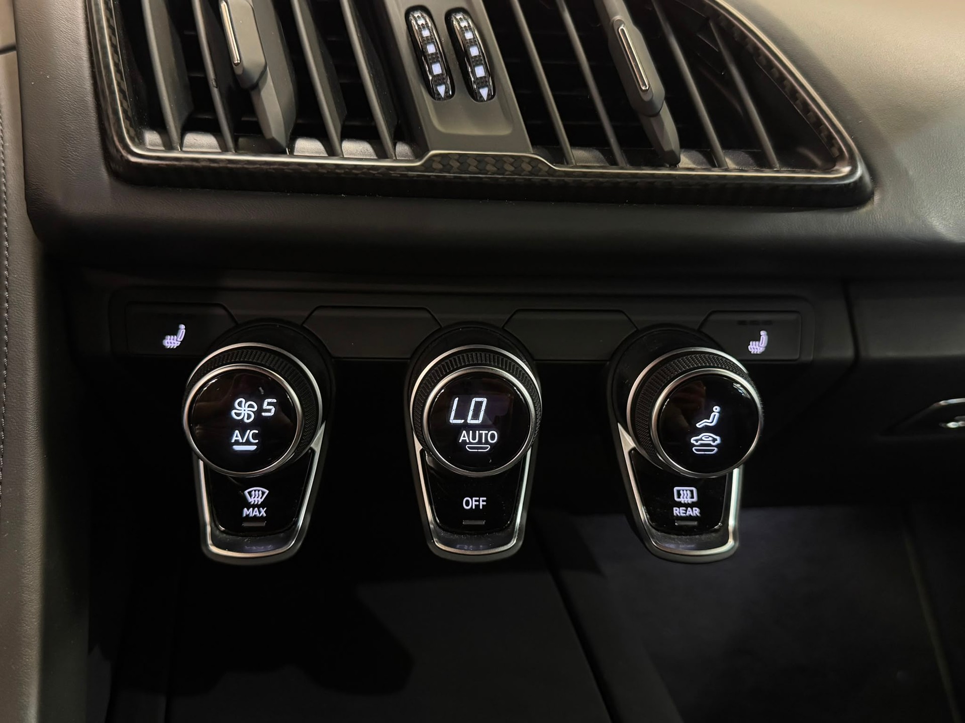 AUDI R8 Coupé 5.2 plus S-Tronic-image-26