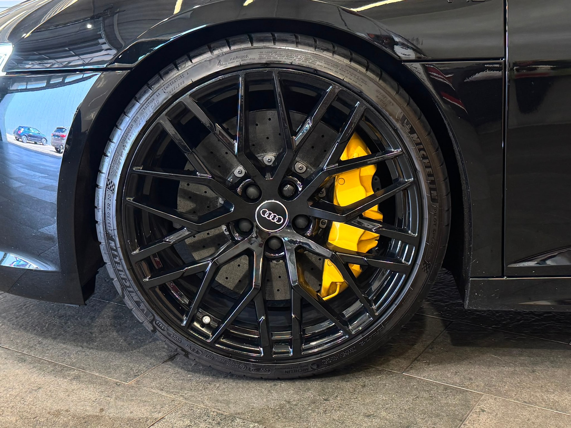 AUDI R8 Coupé 5.2 plus S-Tronic-image-13