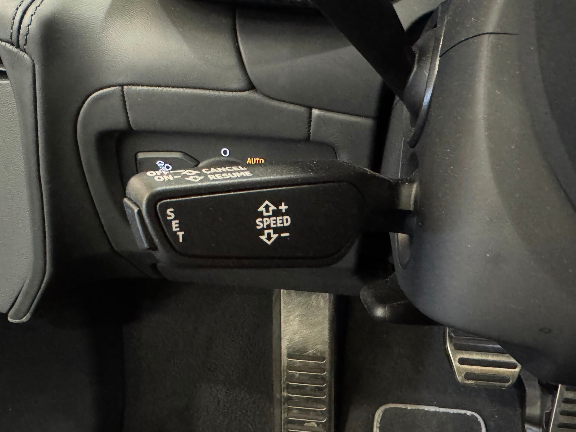 AUDI R8 Coupé 5.2 plus S-Tronic-image-18