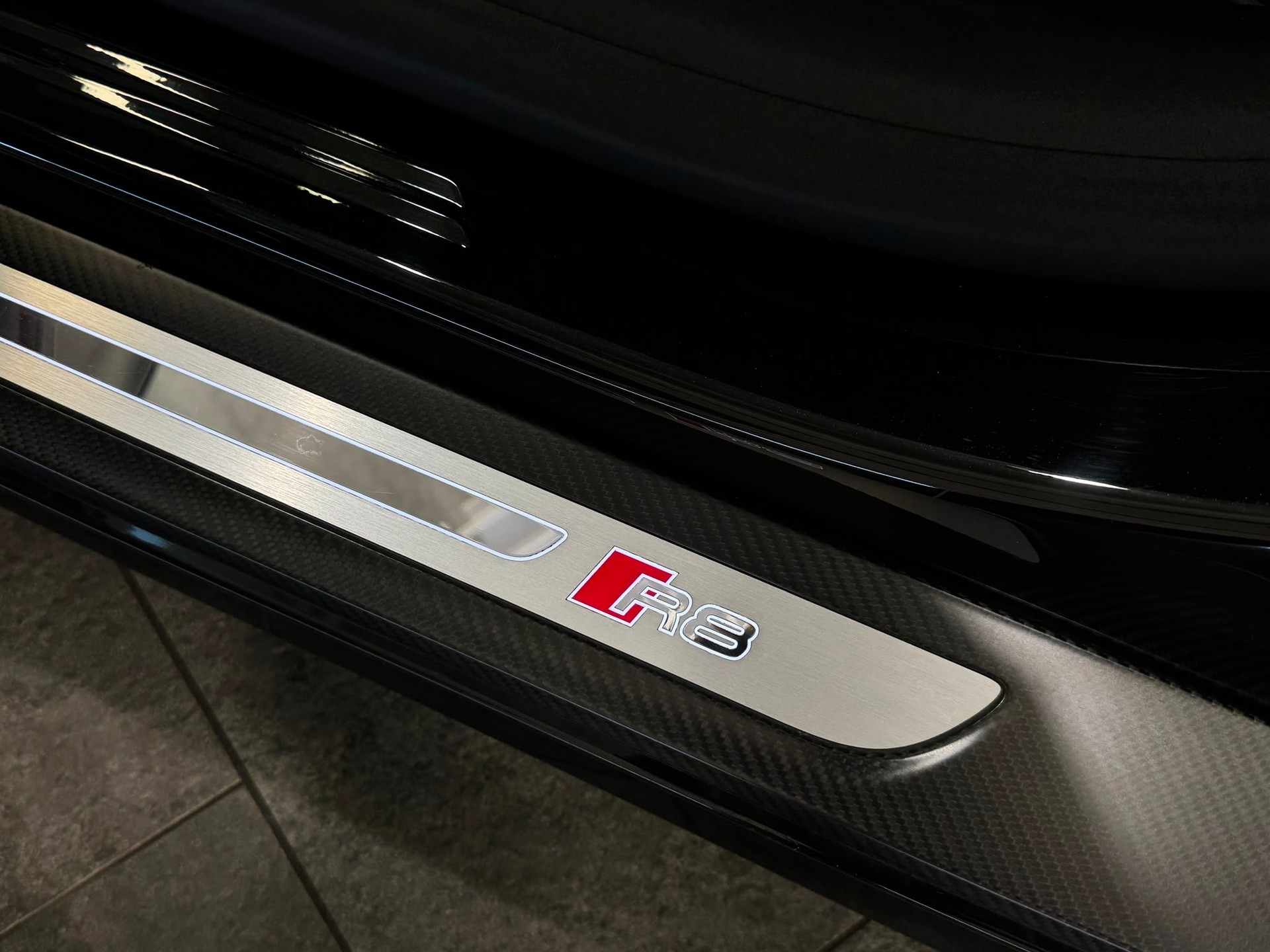 AUDI R8 Coupé 5.2 plus S-Tronic-image-15