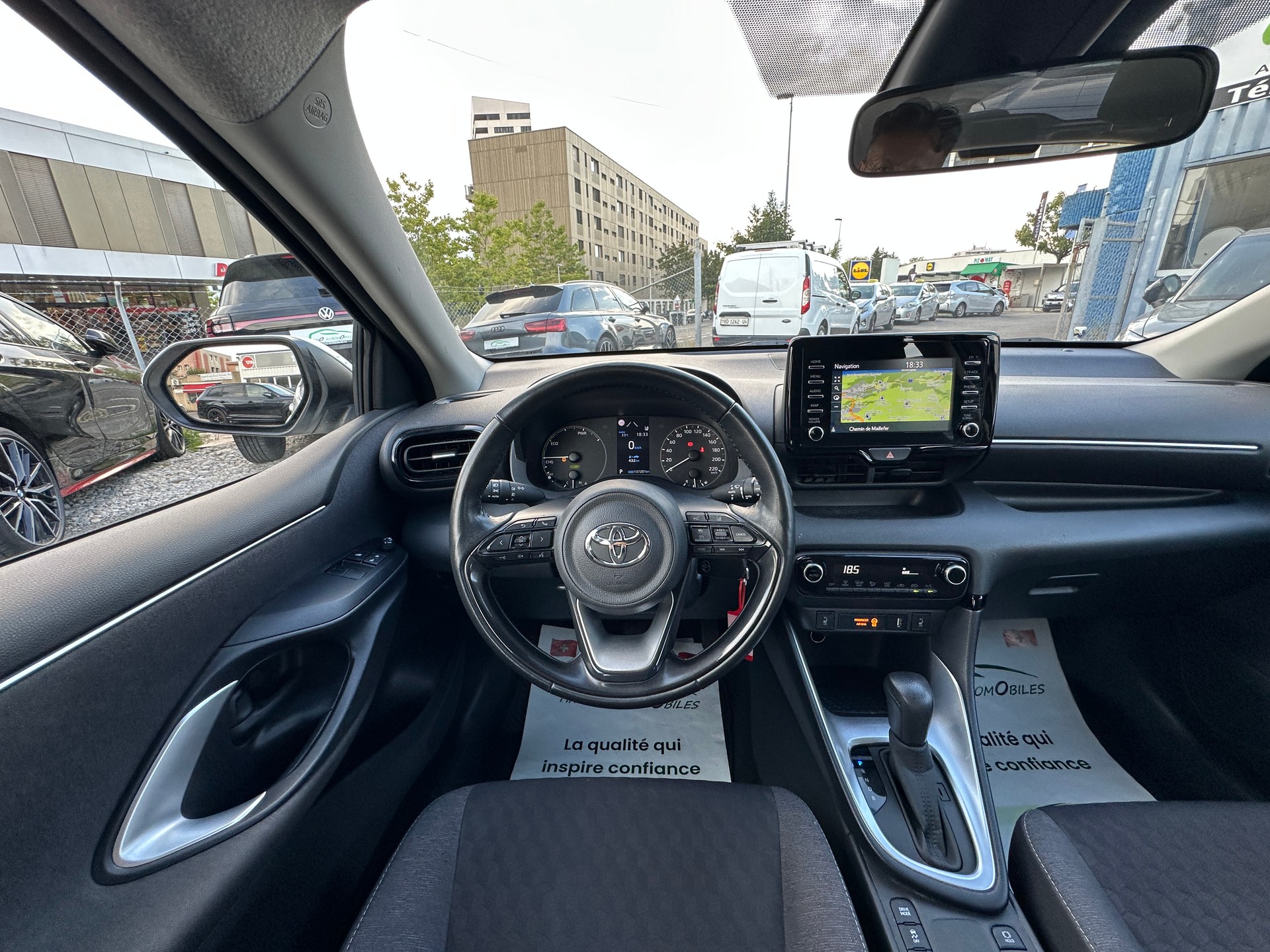 TOYOTA Yaris 1.5 Comfort e-CVT-image-14