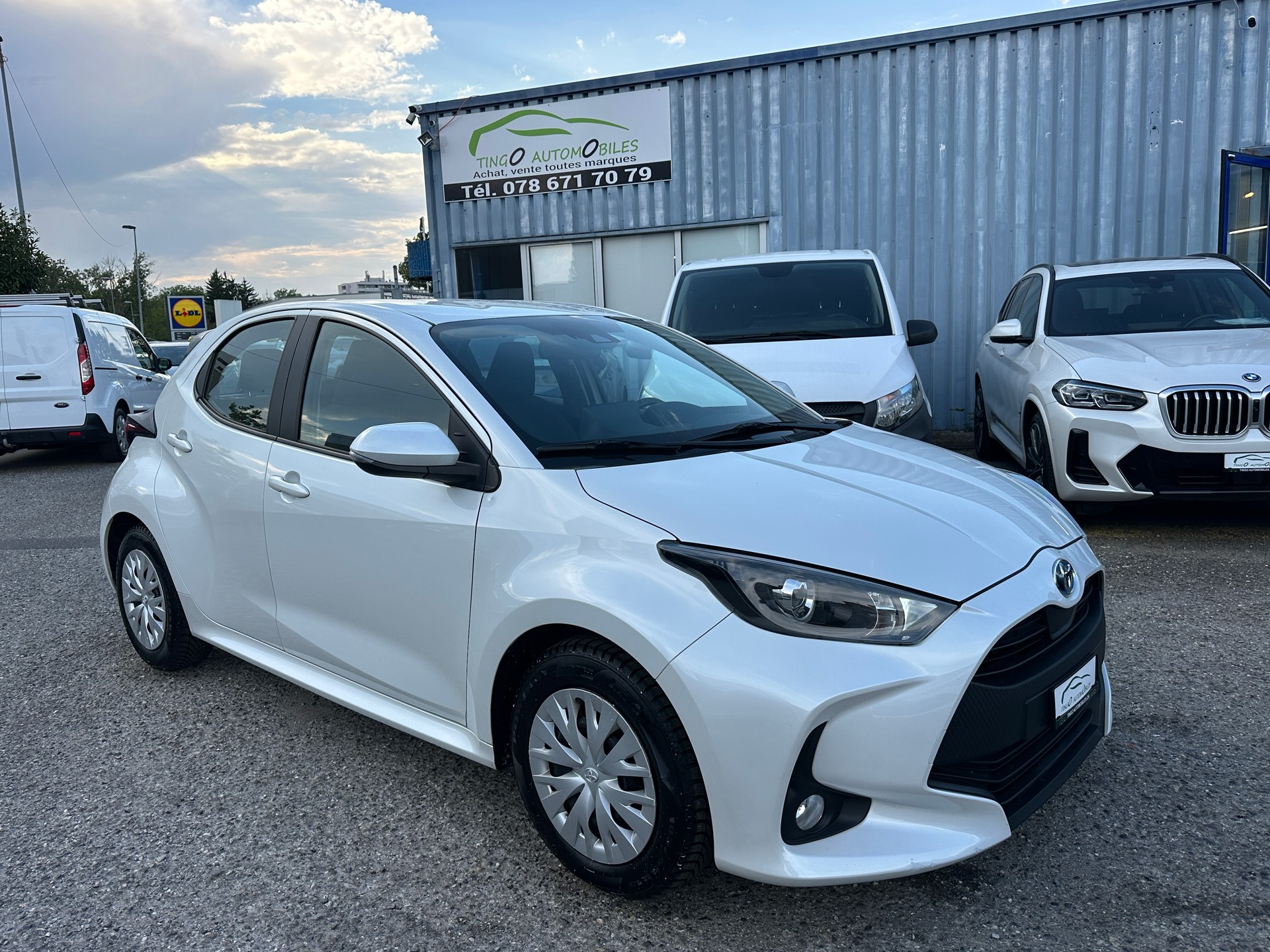 TOYOTA Yaris 1.5 Comfort e-CVT