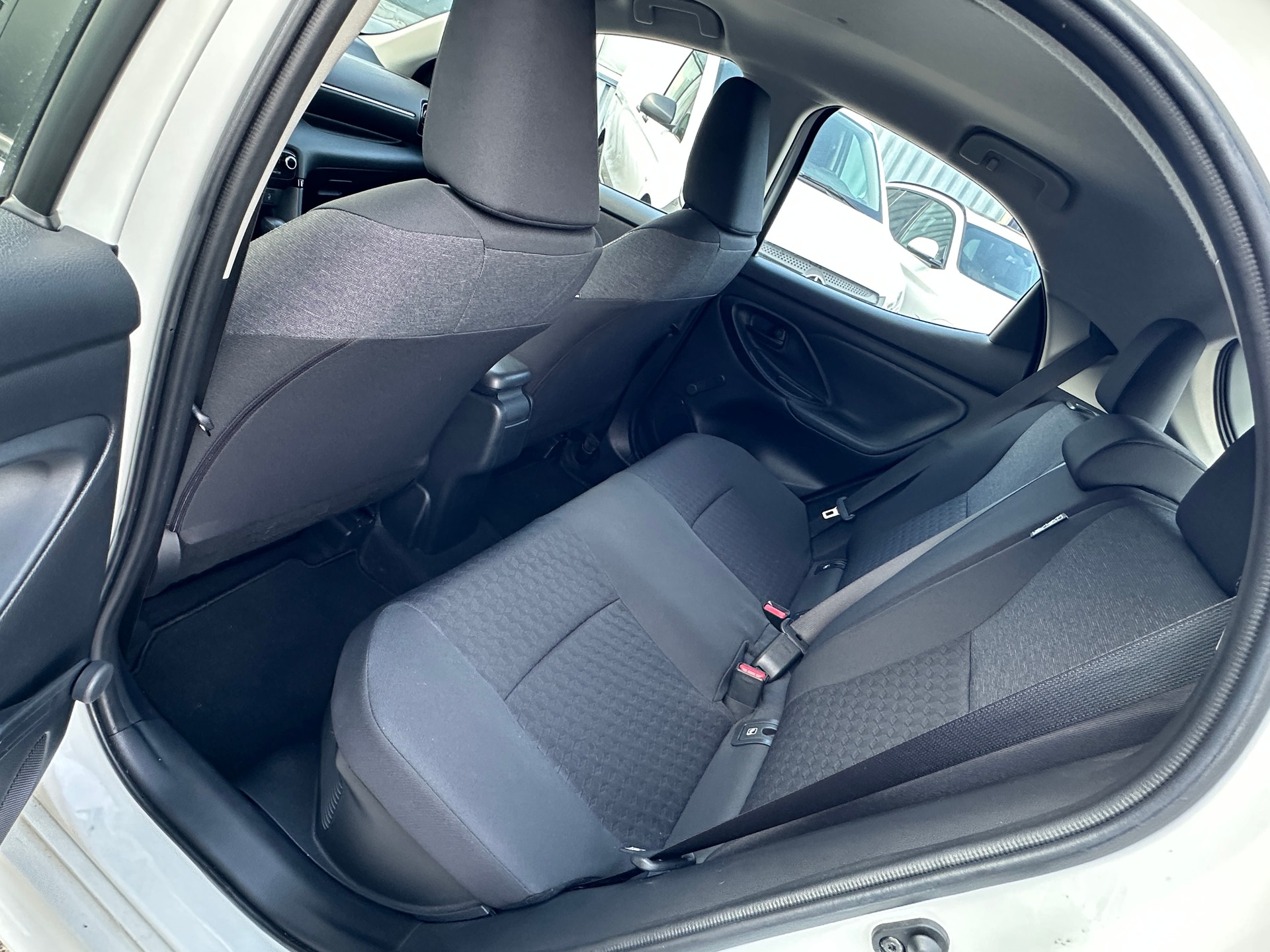 TOYOTA Yaris 1.5 Comfort e-CVT-image-10