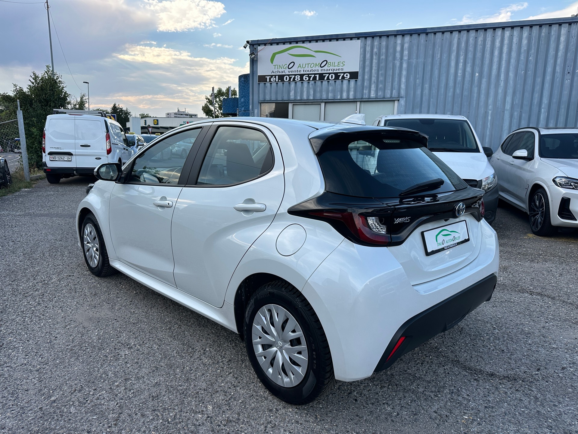 TOYOTA Yaris 1.5 Comfort e-CVT-image-4