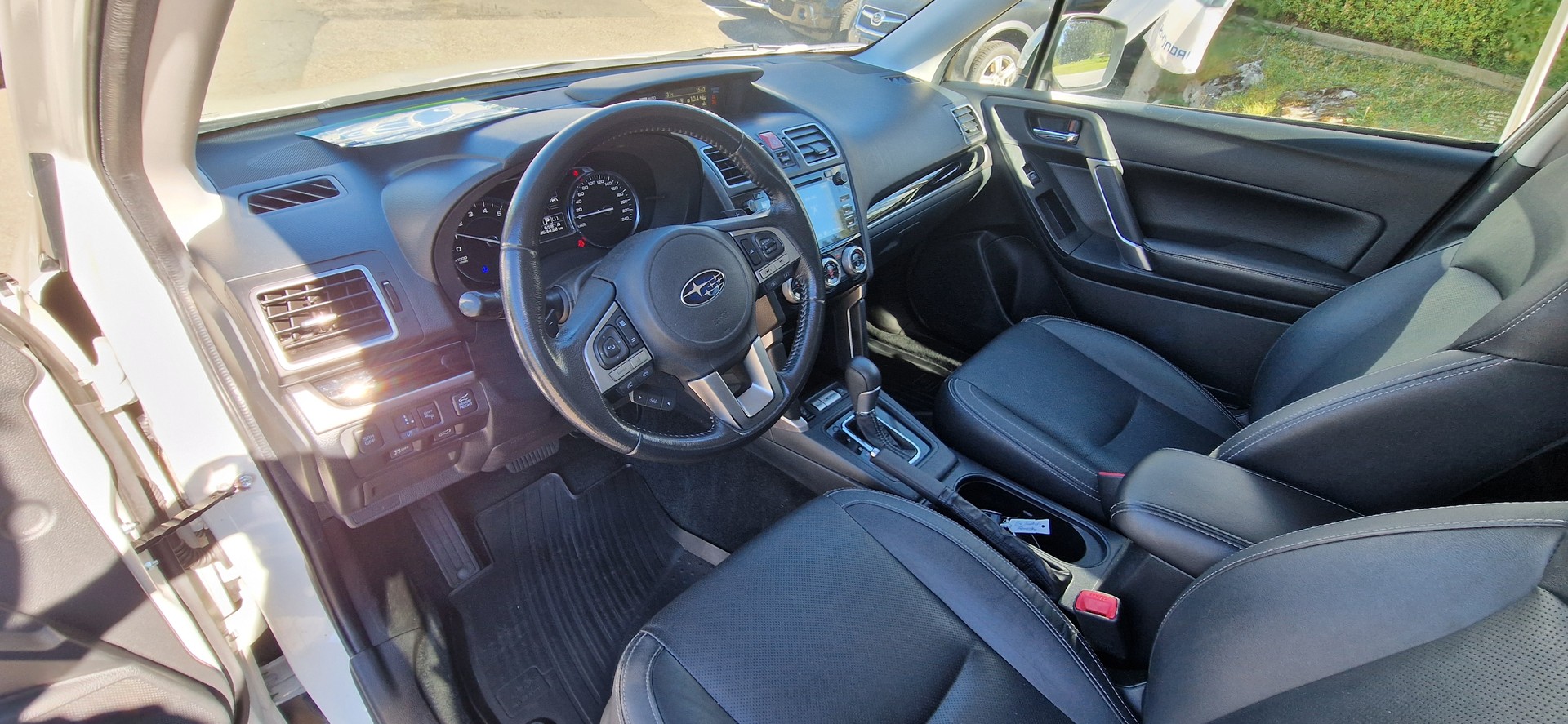 SUBARU Forester 2.0i Swiss Plus Lineartronic-image-6