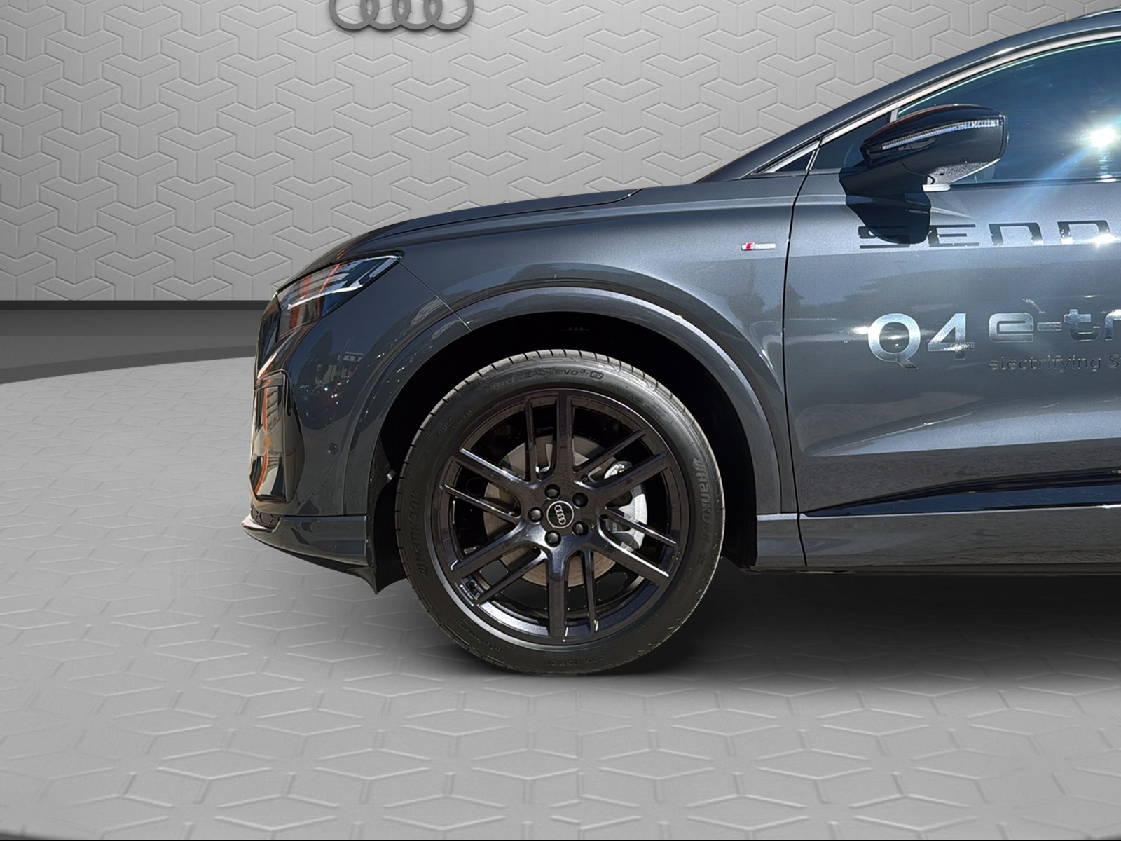AUDI Q4 e-tron SUV quattro performance-image-5
