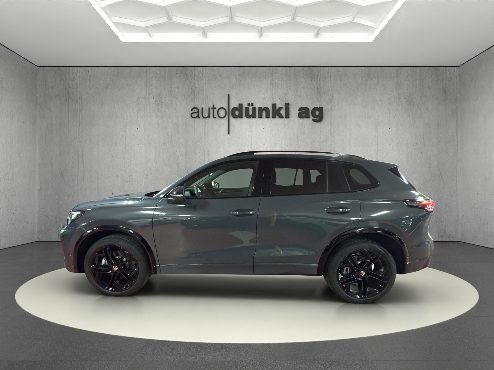 VW Tiguan 2.0 TSI DSG R-Line Plus 4Motion-showroom-element-1