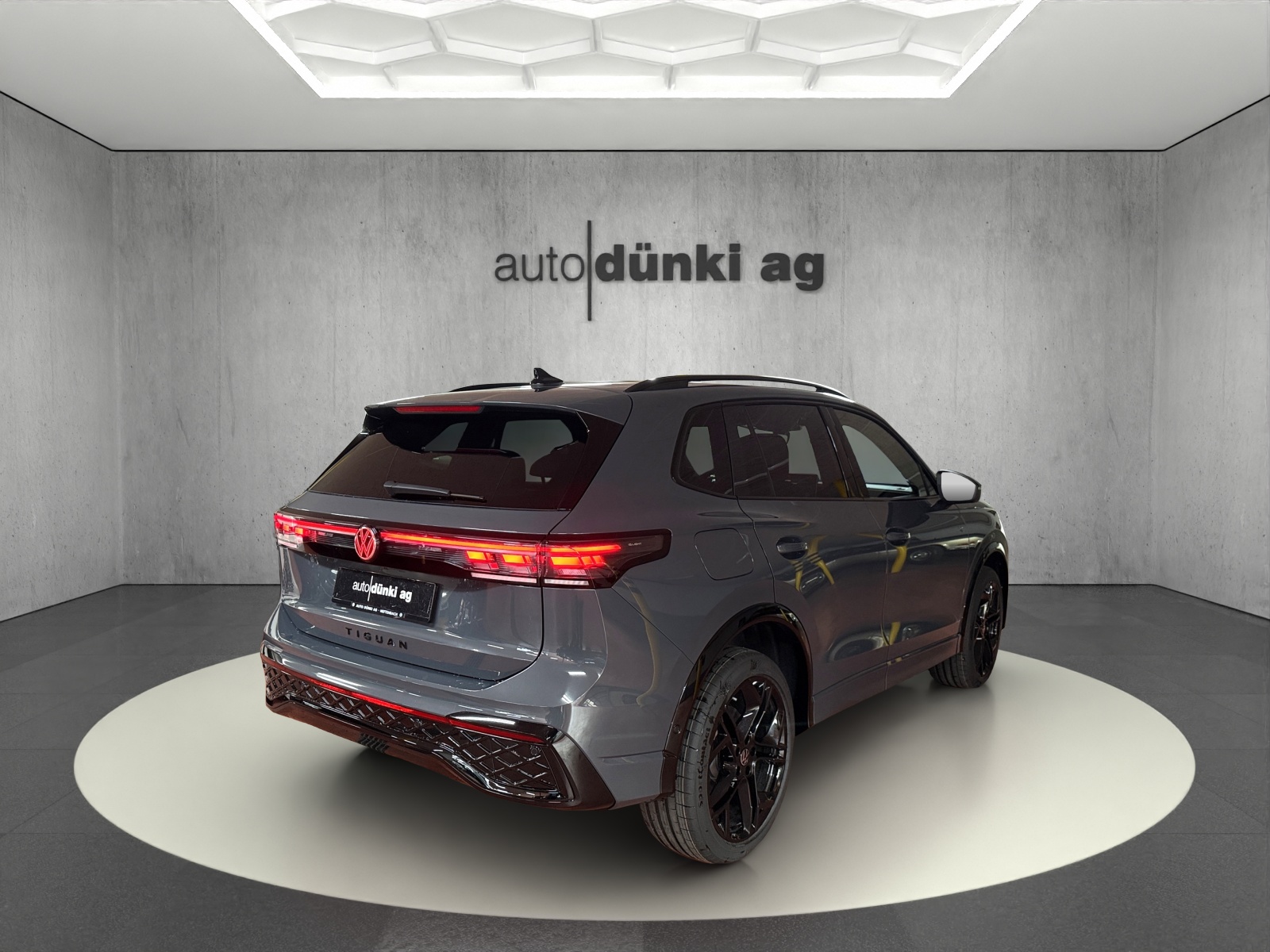 VW Tiguan 2.0 TSI DSG R-Line Plus 4Motion-showroom-element-3