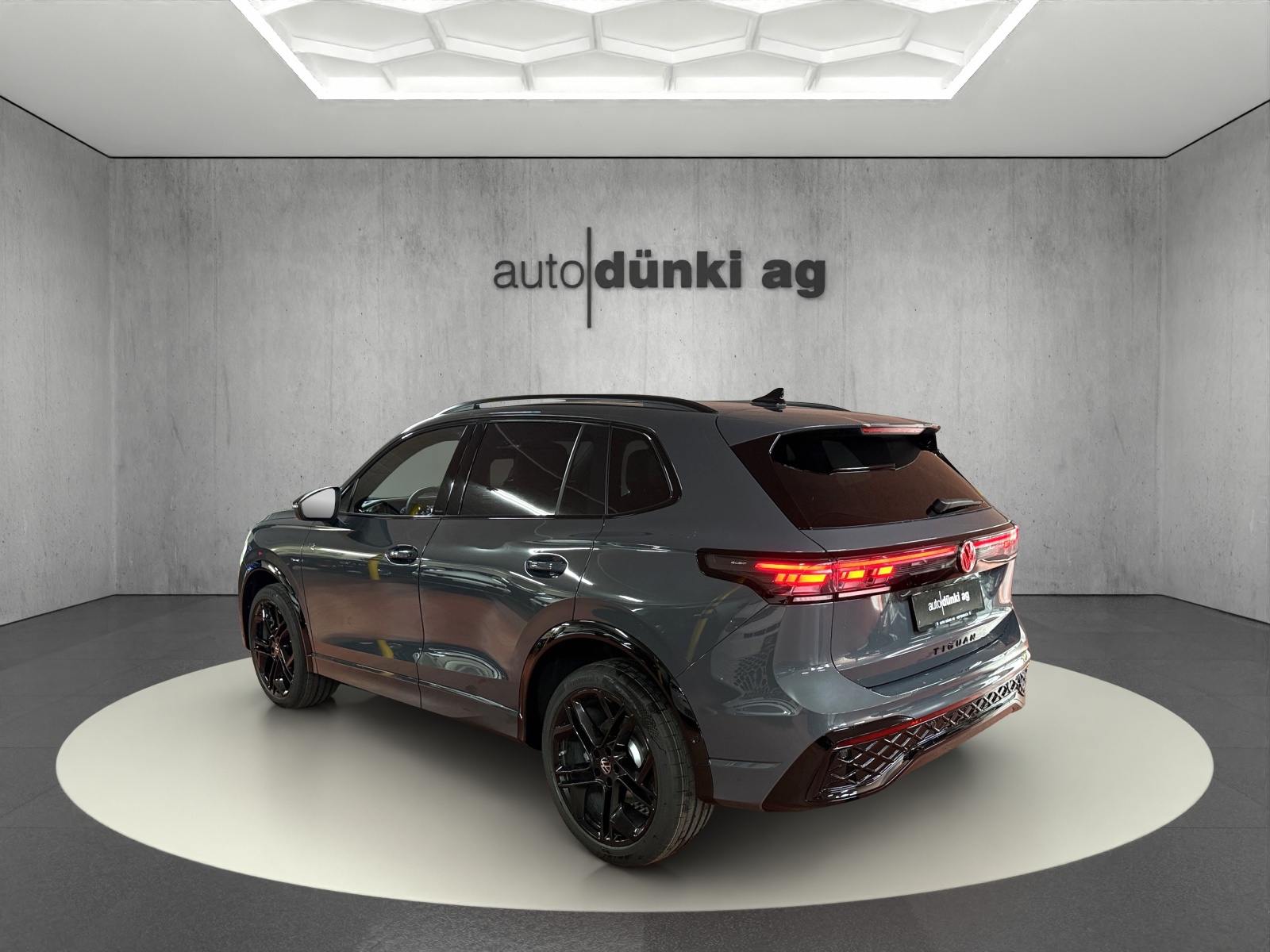 VW Tiguan 2.0 TSI DSG R-Line Plus 4Motion-showroom-element-2