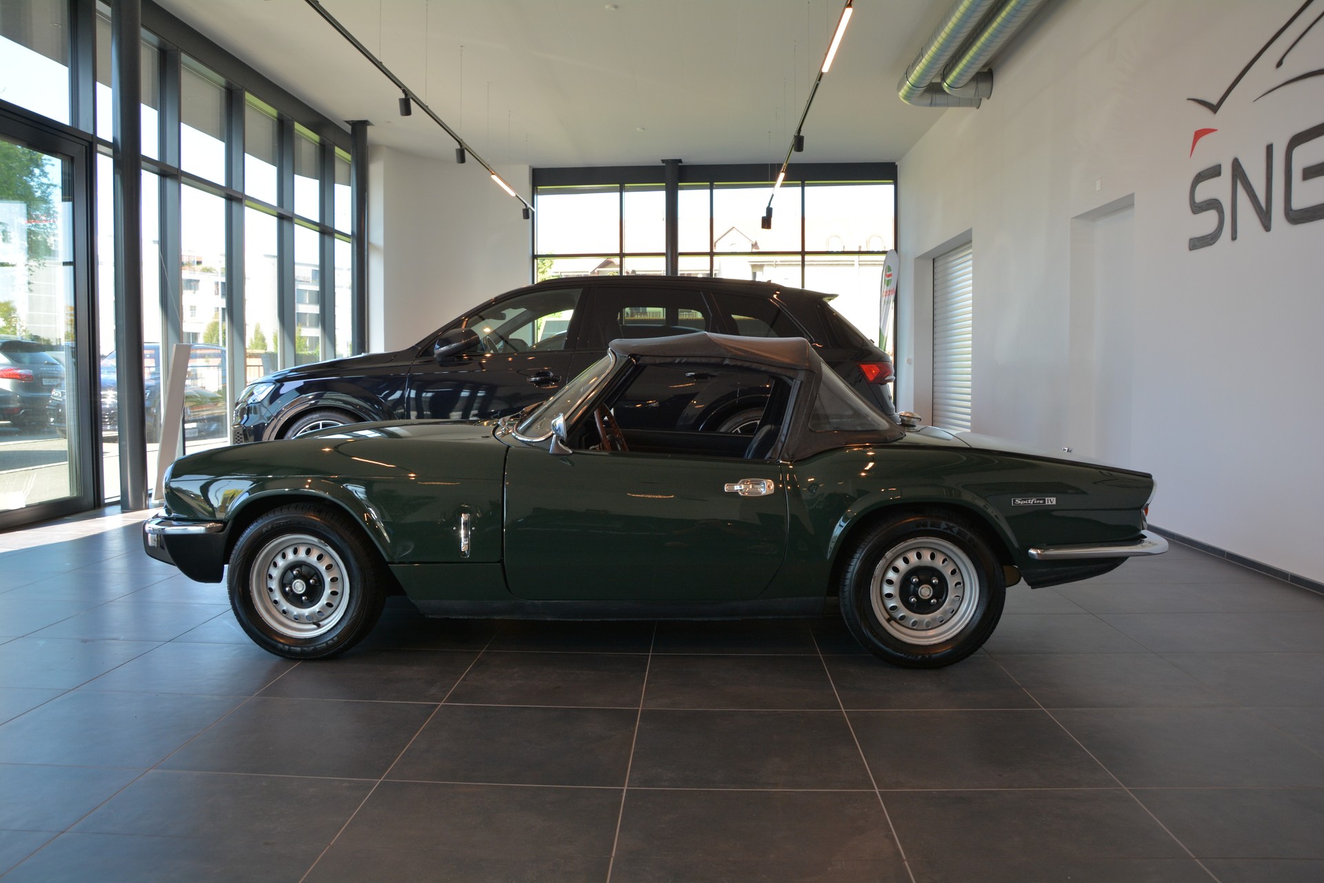 TRIUMPH Spitfire IV-image-9