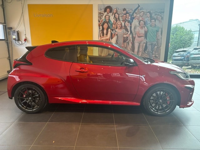 TOYOTA Yaris 1.6 GR Sport-showroom-element-1