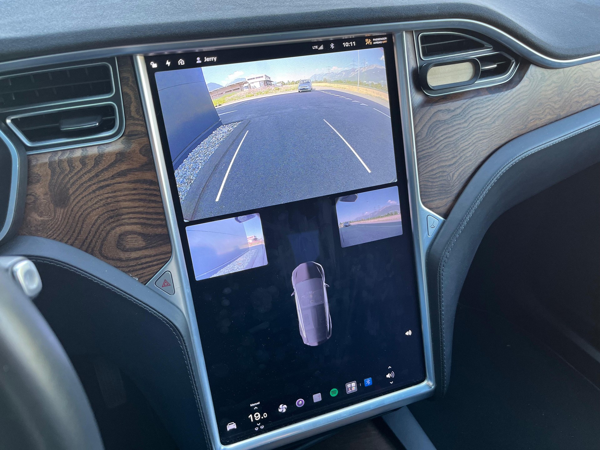 TESLA Model X 75 D-image-21