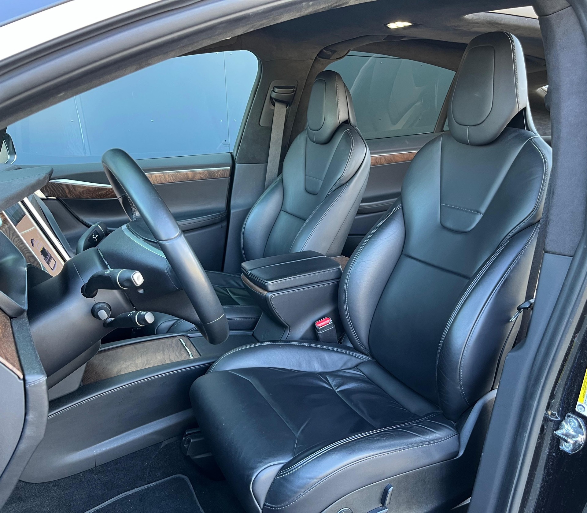 TESLA Model X 75 D-image-11