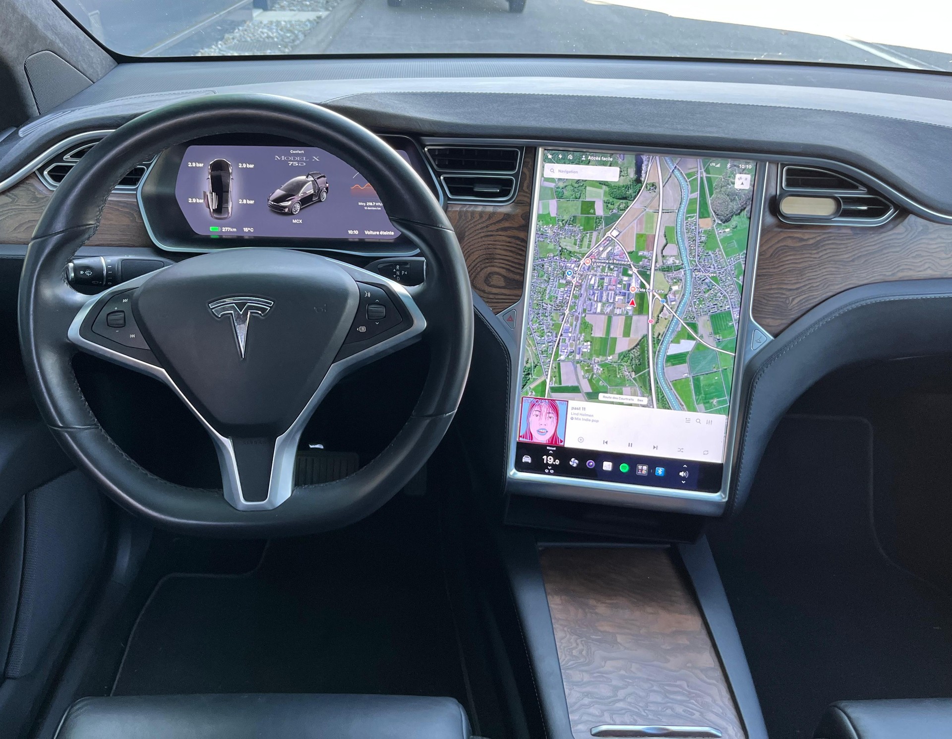 TESLA Model X 75 D-image-17