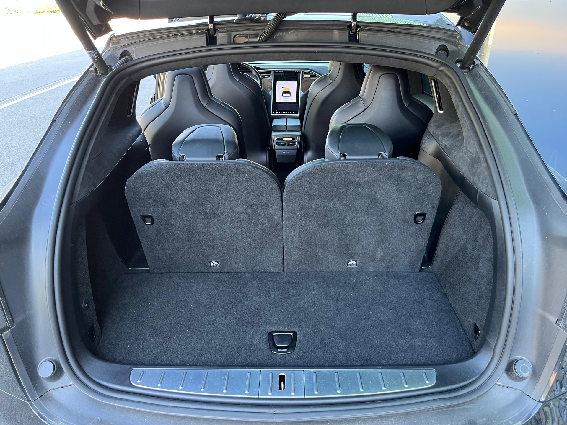 TESLA Model X 75 D-image-14