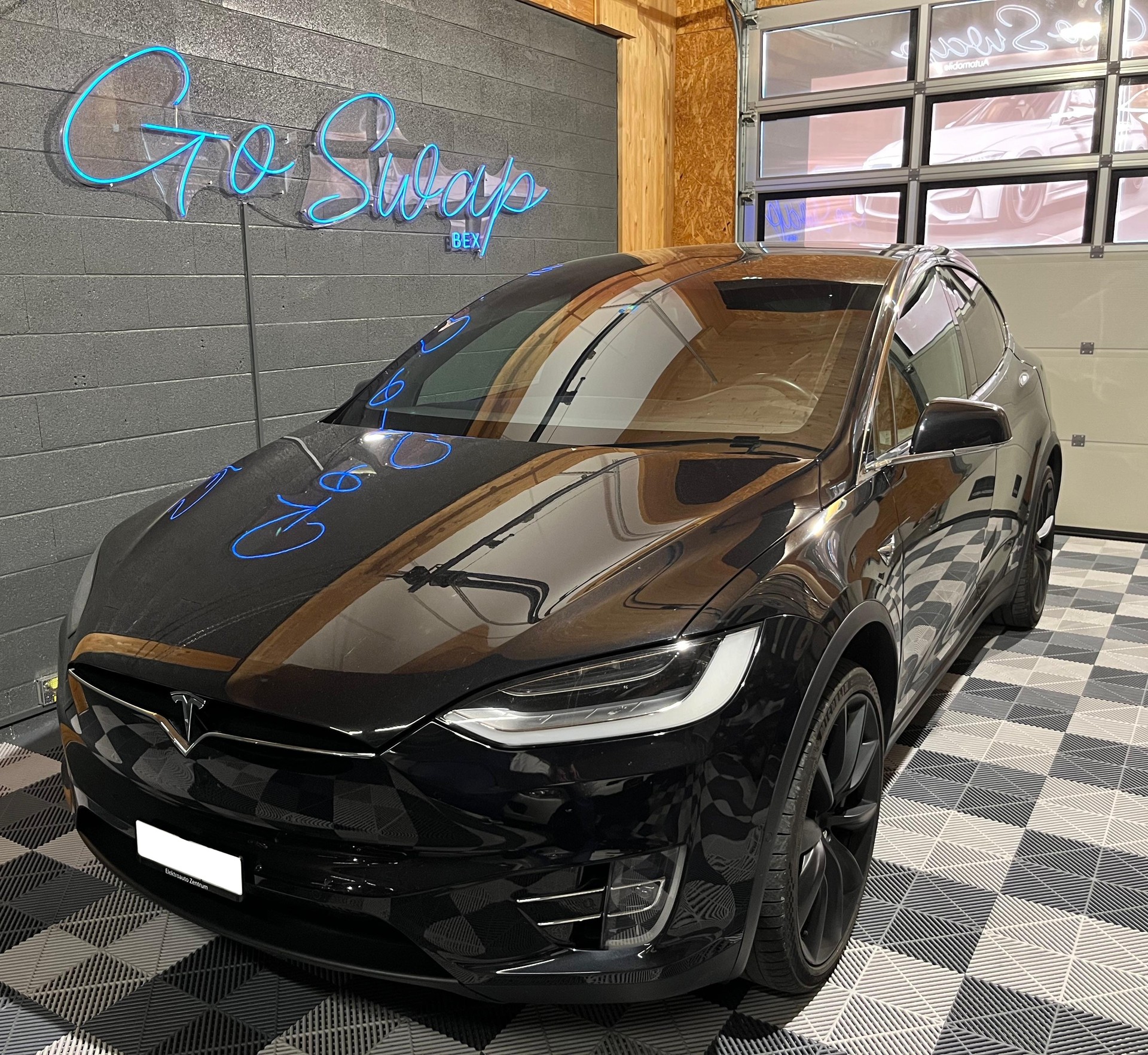 TESLA Model X 75 D-image-6