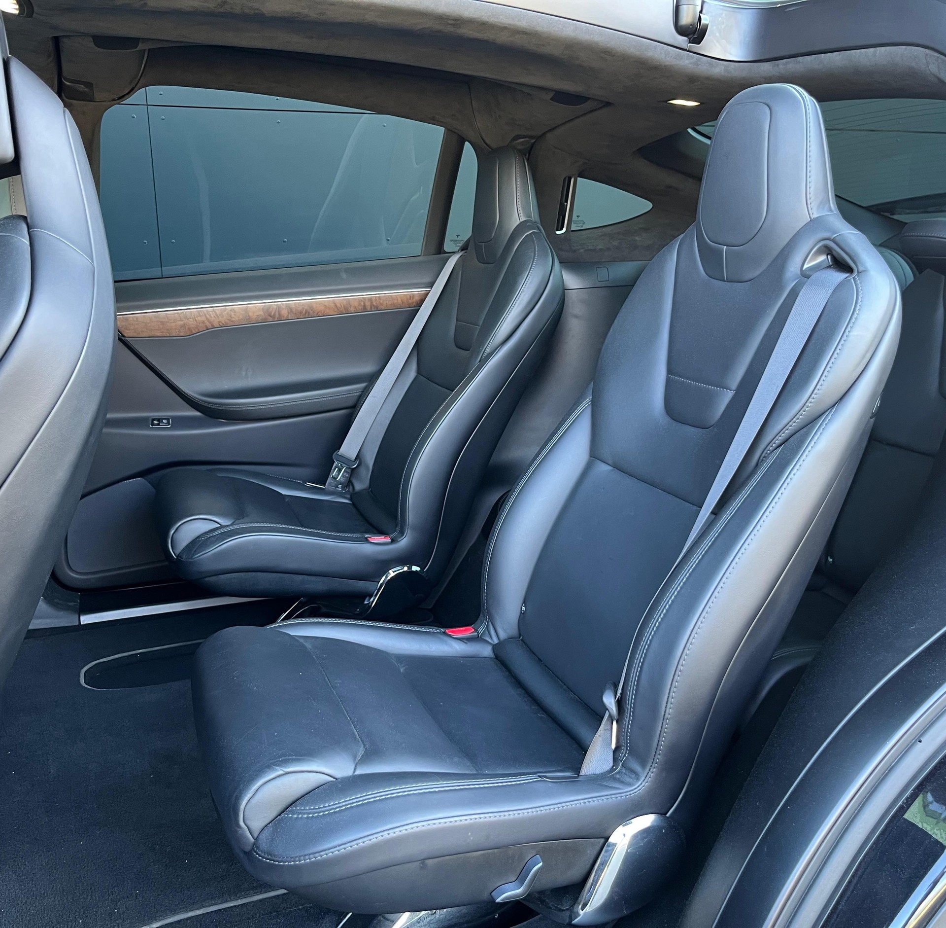 TESLA Model X 75 D-image-12