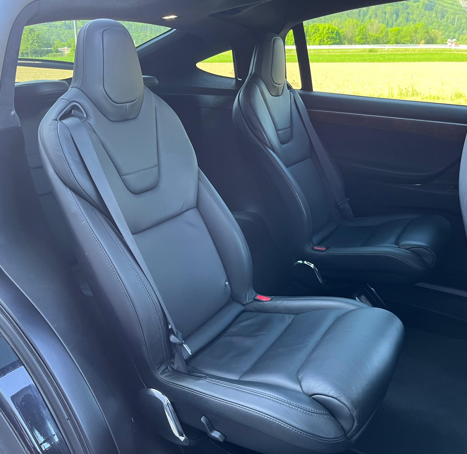 TESLA Model X 75 D-image-23