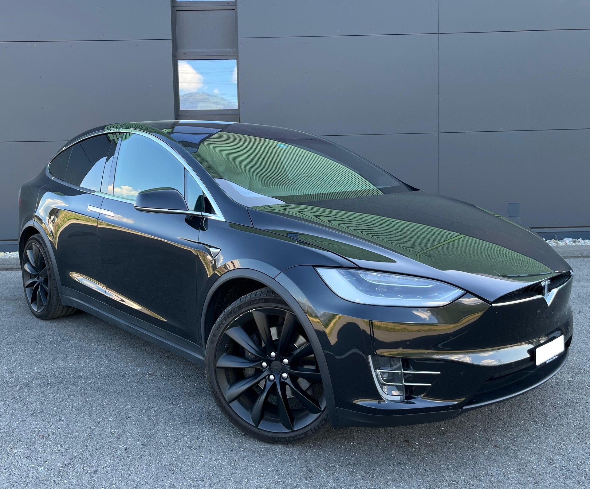 TESLA Model X 75 D-image-9