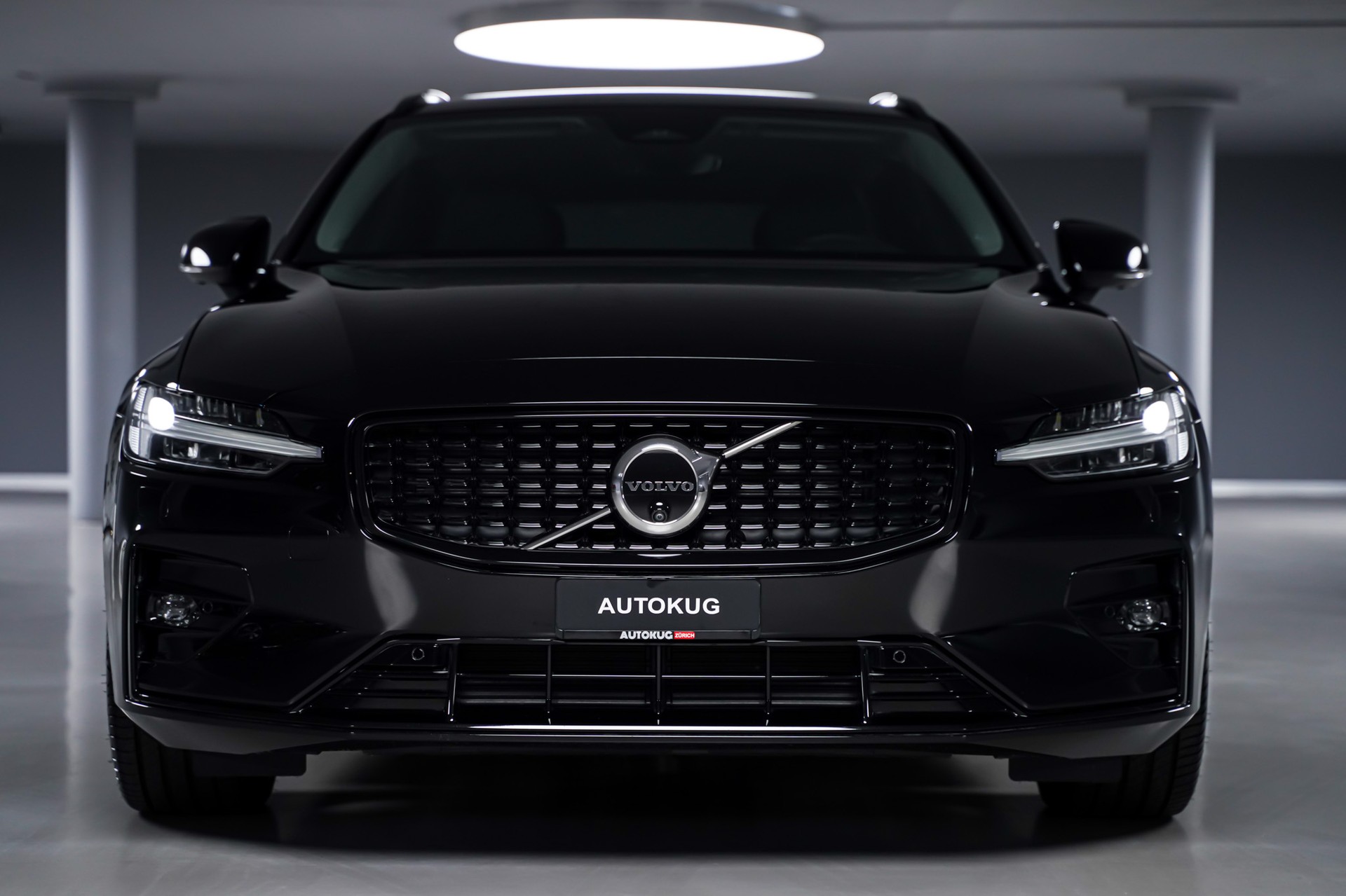 VOLVO V60 B4 Benzin Mild Hybrid Plus Dark DCT-showroom-element-1