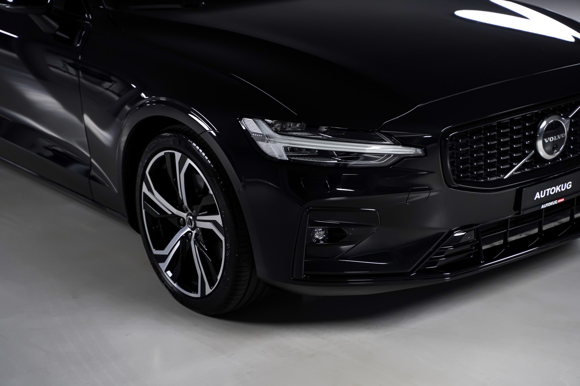 VOLVO V60 B4 Benzin Mild Hybrid Plus Dark DCT-showroom-element-3