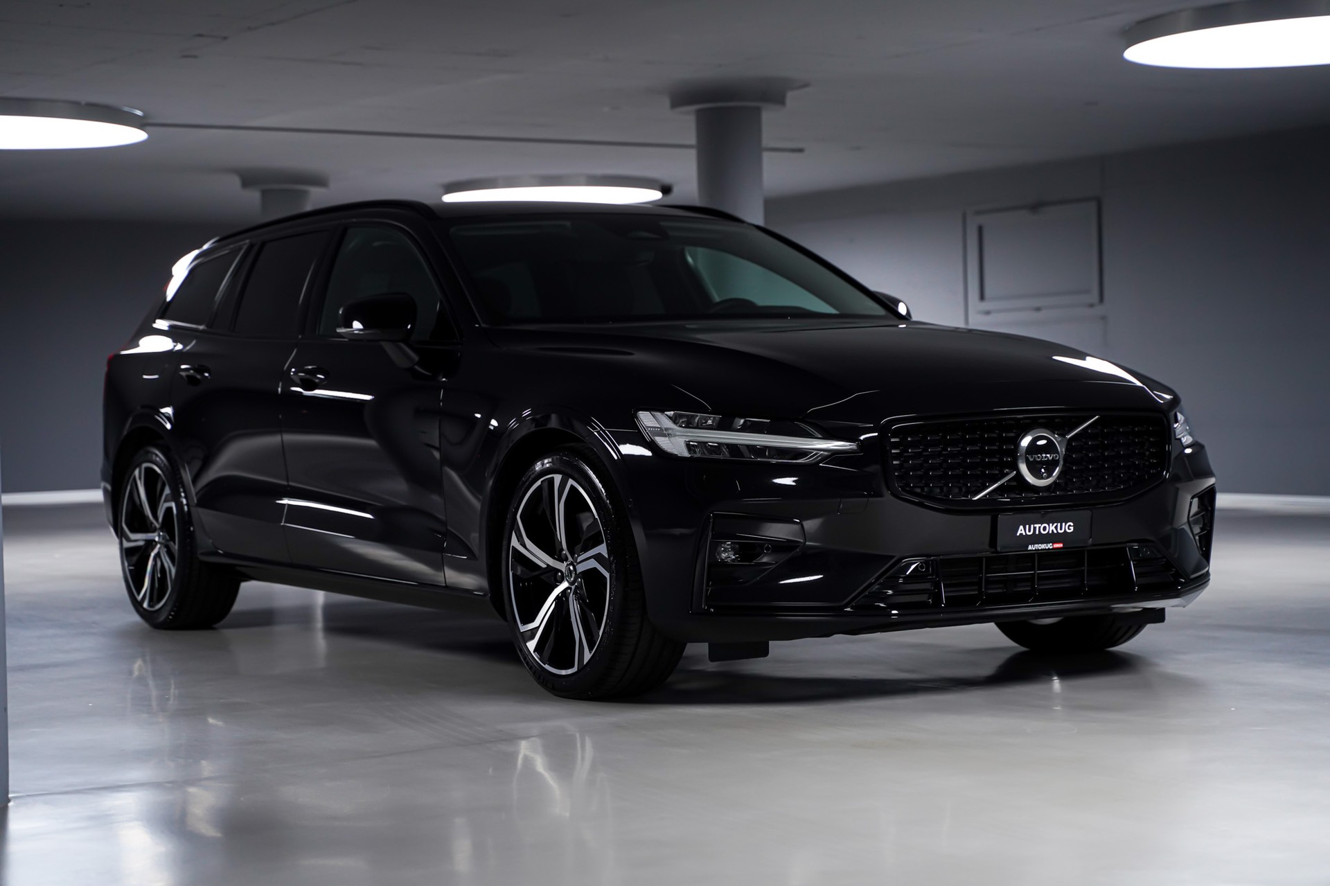 VOLVO V60 B4 Benzin Mild Hybrid Plus Dark DCT-showroom-element-2
