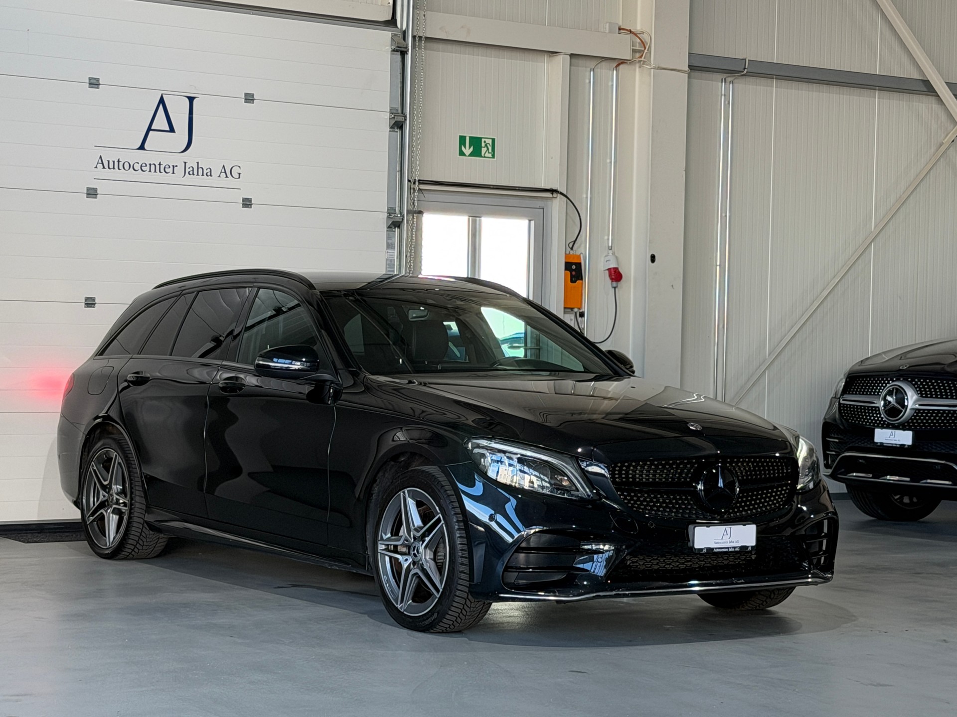 MERCEDES-BENZ C 200 Swiss Star AMG Line 4M 9G-Tronic (CH)-showroom-element-3