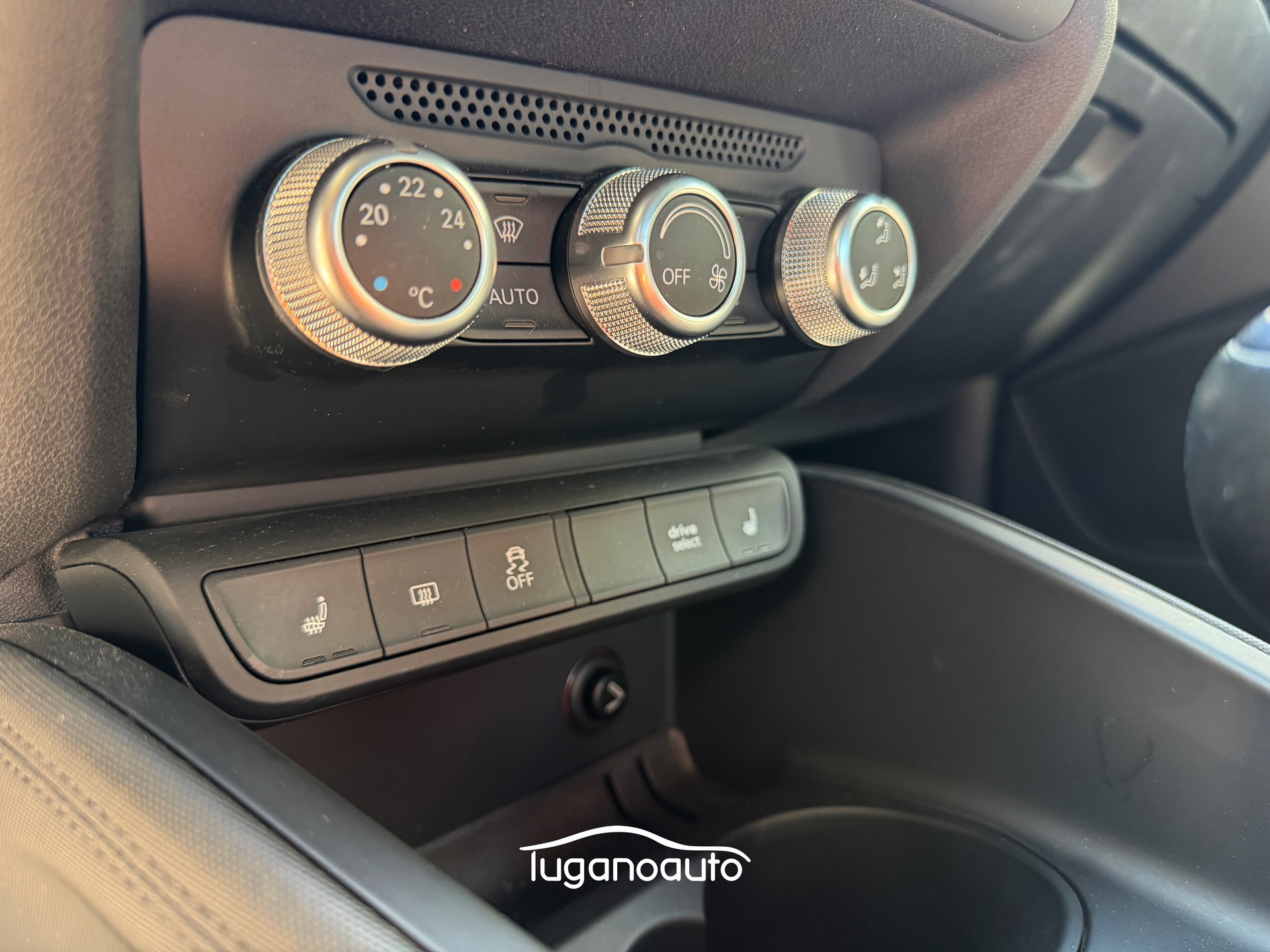 AUDI S1 Sportback 2.0 TFSI Sport quattro-image-11