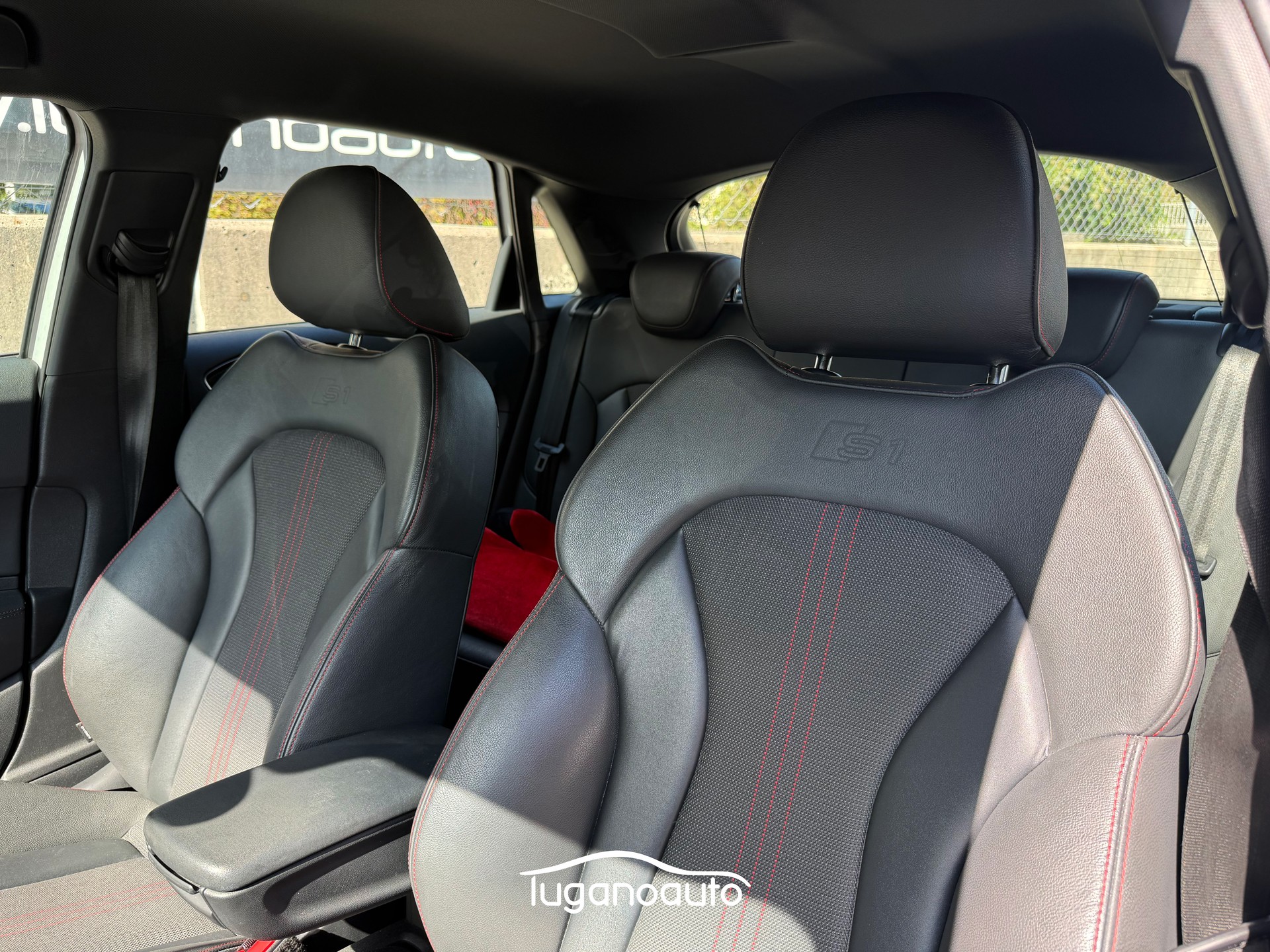 AUDI S1 Sportback 2.0 TFSI Sport quattro-image-9