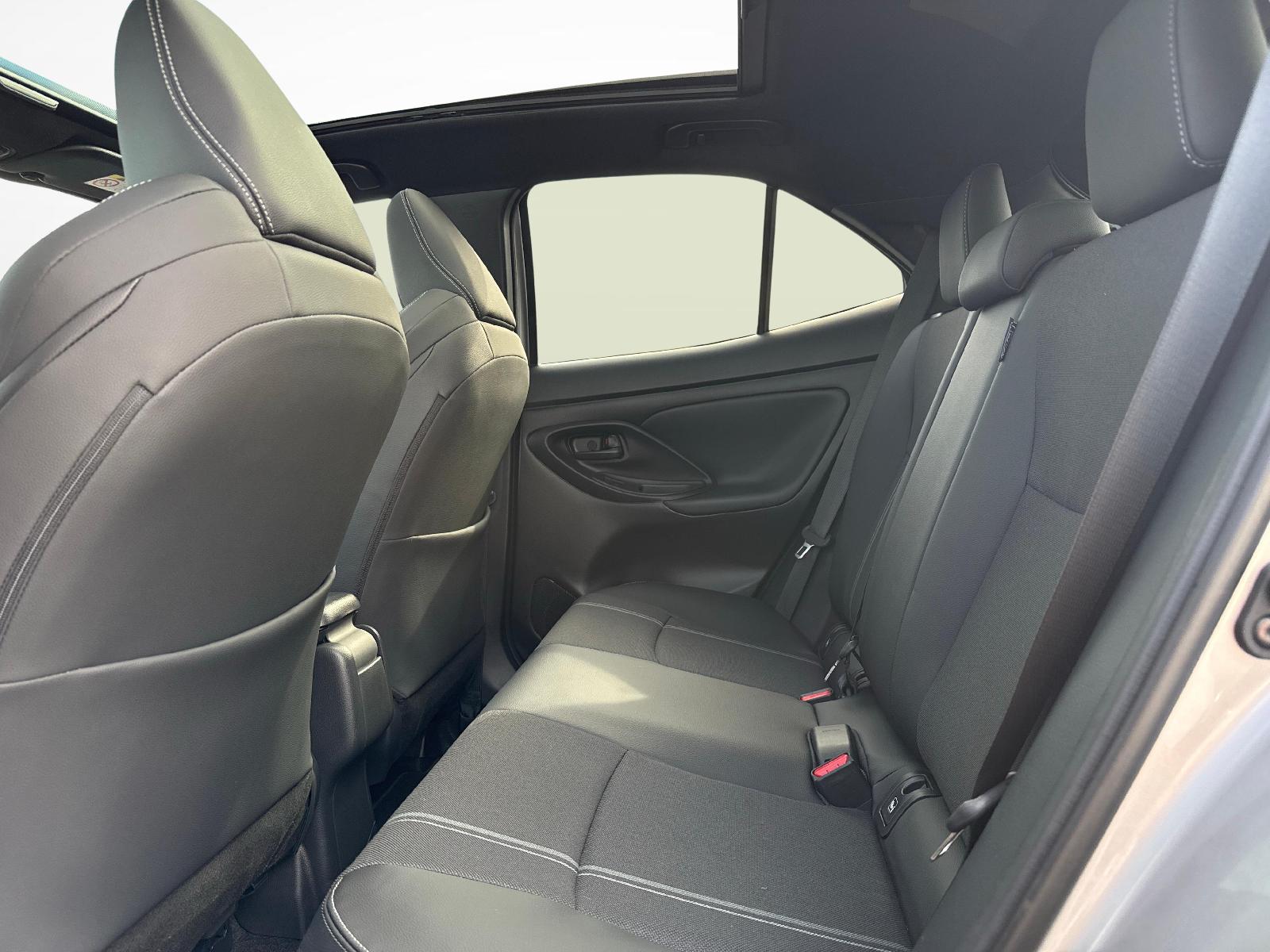 TOYOTA Yaris Cross 1.5 VVT-i HSD Premium AWD-i-image-17