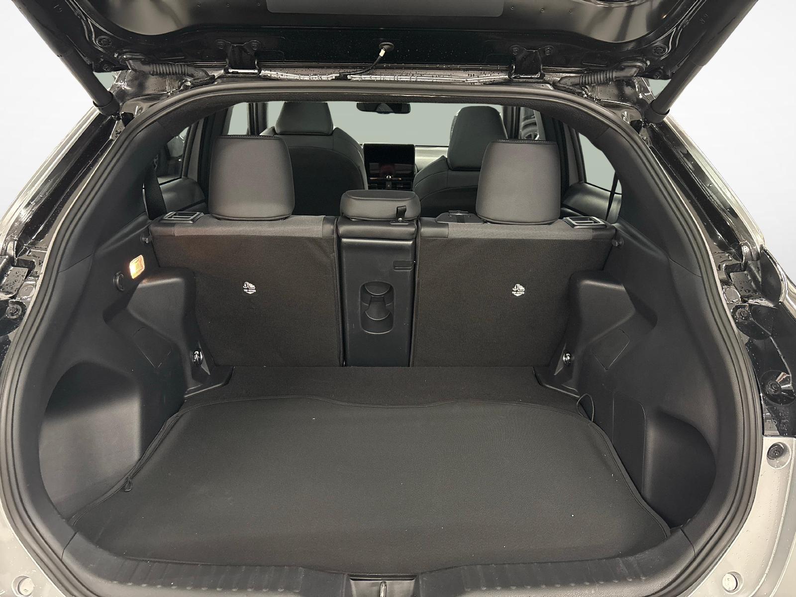 TOYOTA Yaris Cross 1.5 VVT-i HSD Premium AWD-i-image-18