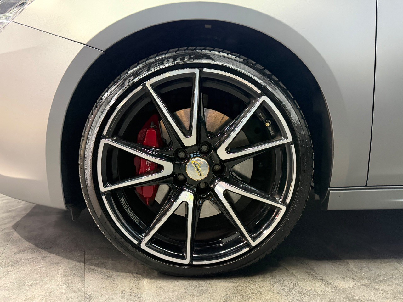 ALFA ROMEO Giulietta 1750 TBi Veloce TCT QV | CH-Auto | Grau Matt | Ragazzon Auspuff-image-6