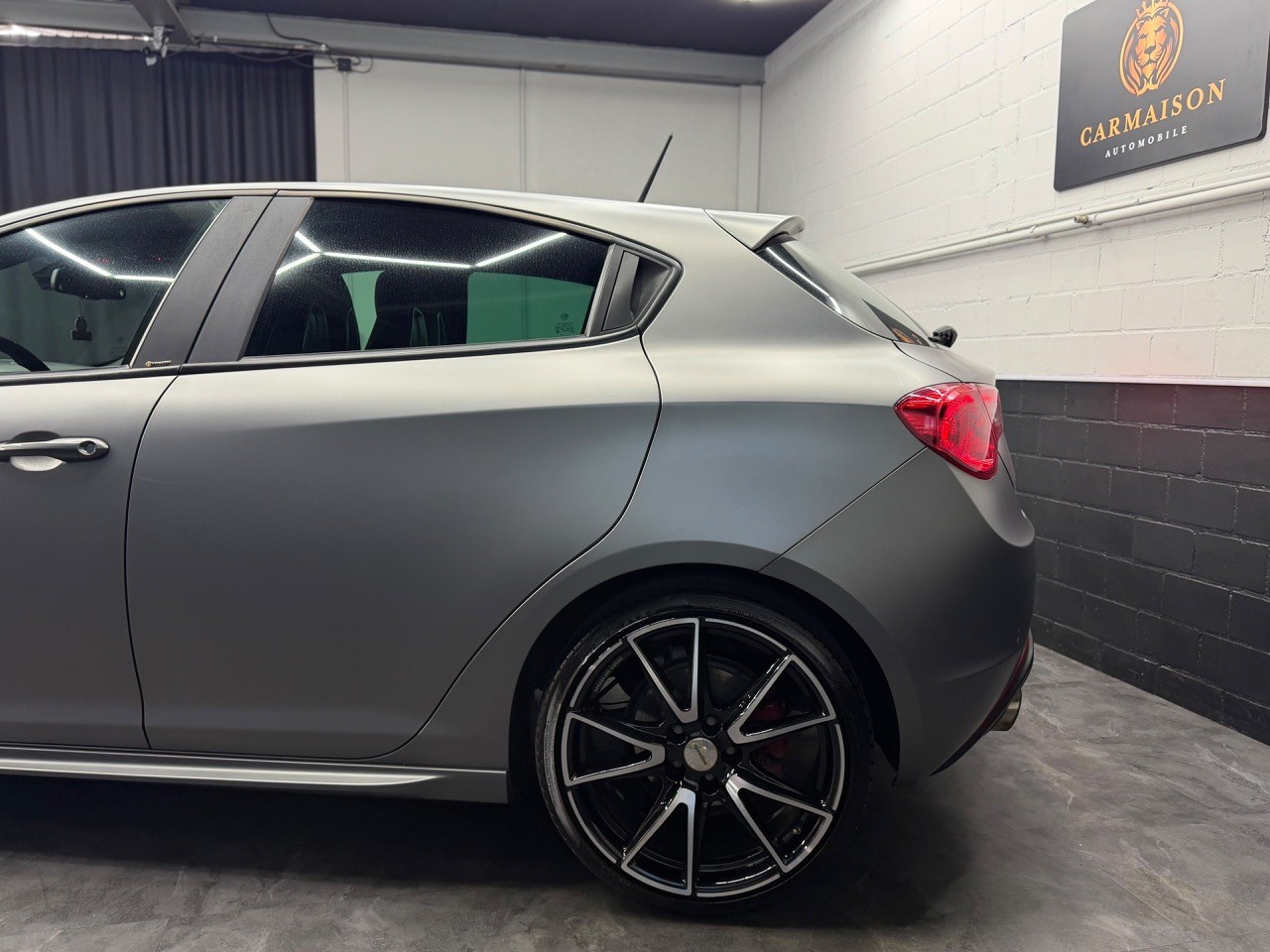 ALFA ROMEO Giulietta 1750 TBi Veloce TCT QV | CH-Auto | Grau Matt | Ragazzon Auspuff-showroom-element-3