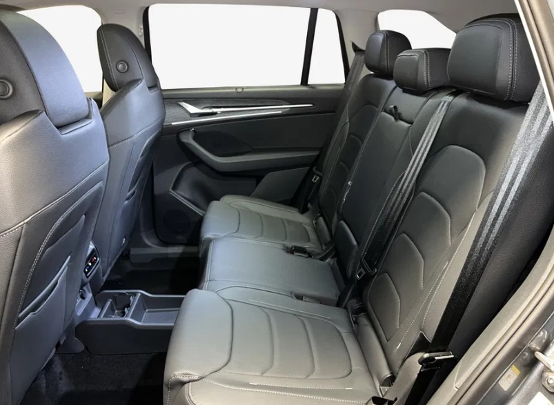SKODA Kodiaq Dynamic 2.0TSI 204PS 7DSG4x4-image-8
