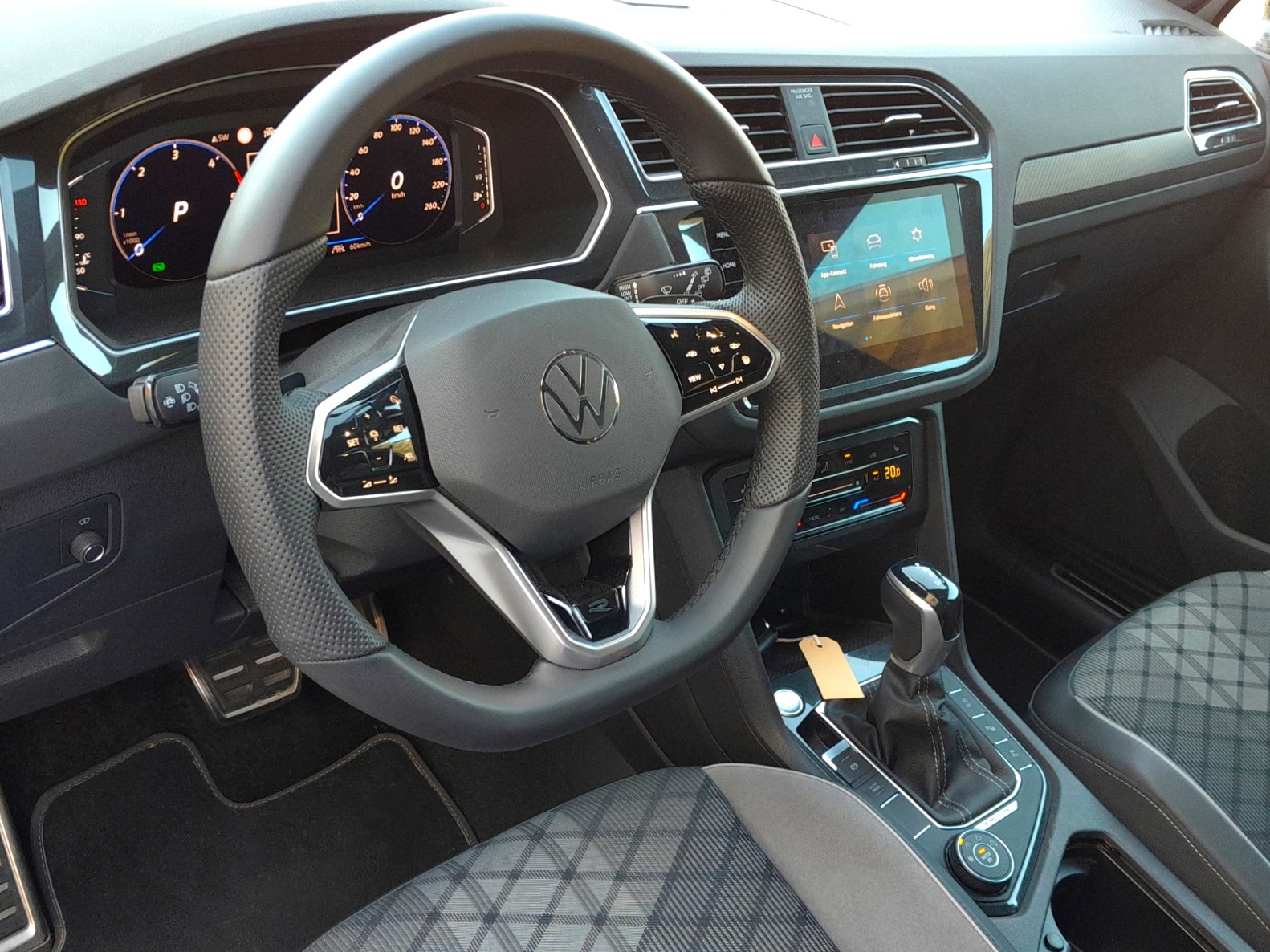 VW Tiguan 2.0 TDI SCR R-Line 4Motion DSG-image-6