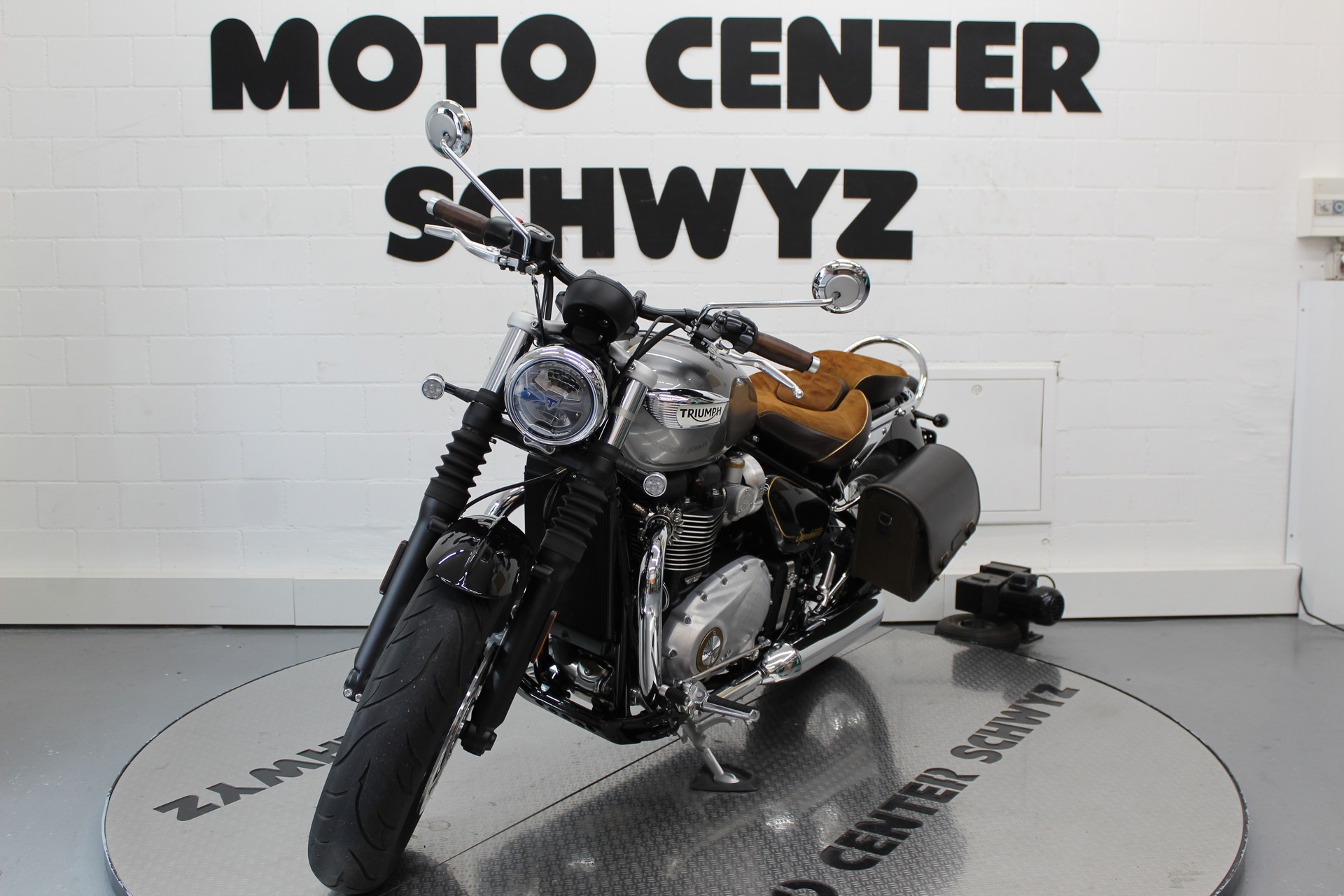 TRIUMPH Bonneville 1200 Speedmaster-image-3