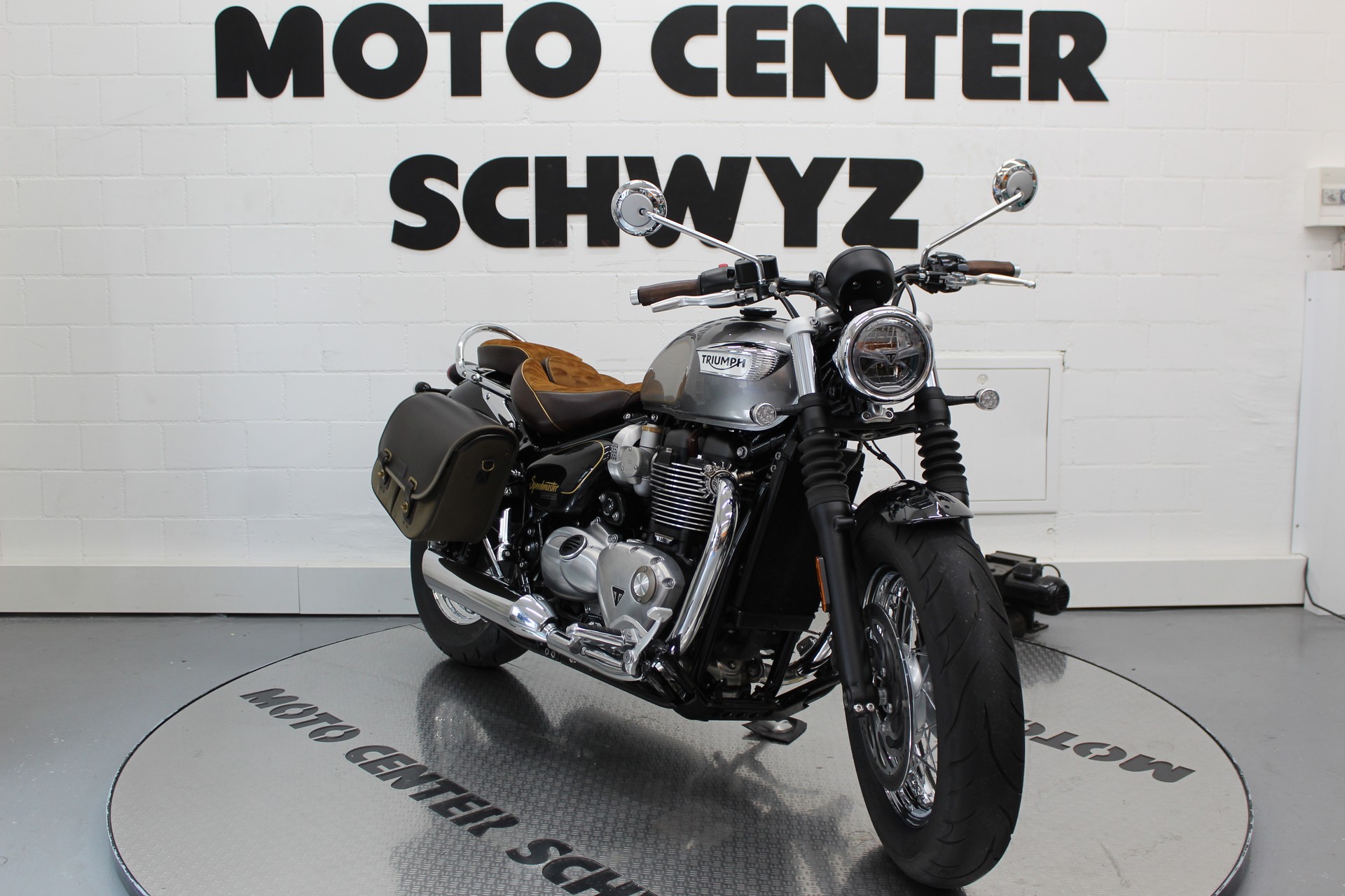 TRIUMPH Bonneville 1200 Speedmaster-image-2
