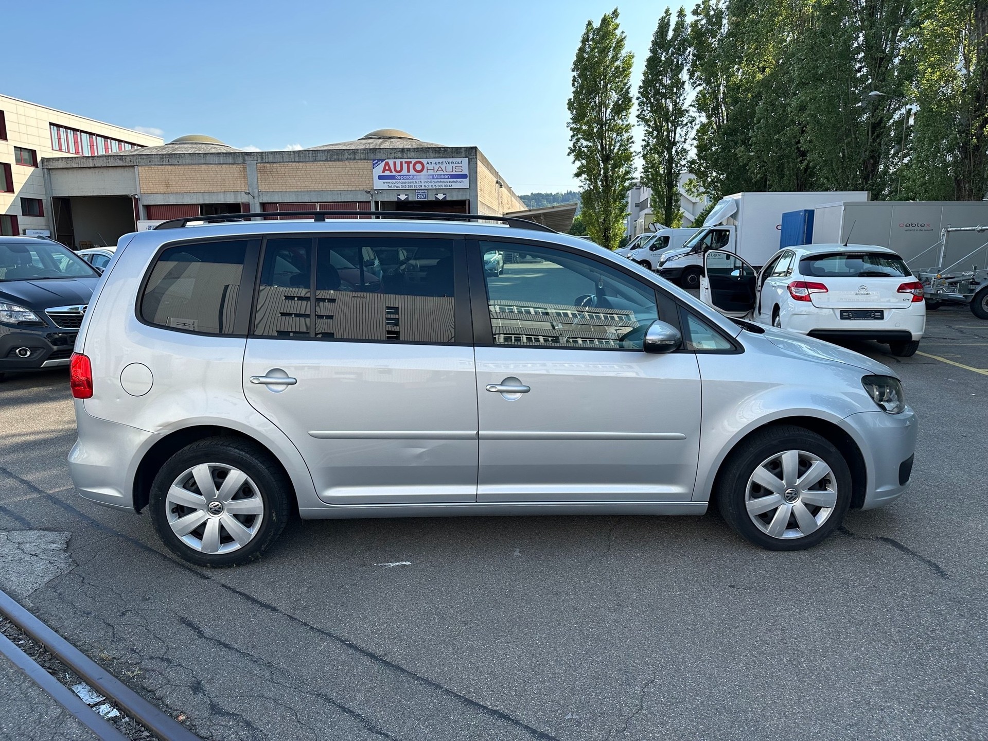 VW Touran 1.6 TDI Team DSG-image-3